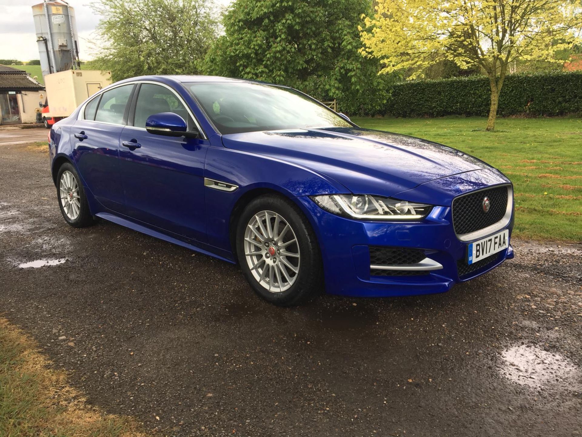 2017/17 REG JAGUAR XE R-SPORT 2.0 DIESEL BLUE, SHOWING 0 FORMER KEEPERS *NO VAT*