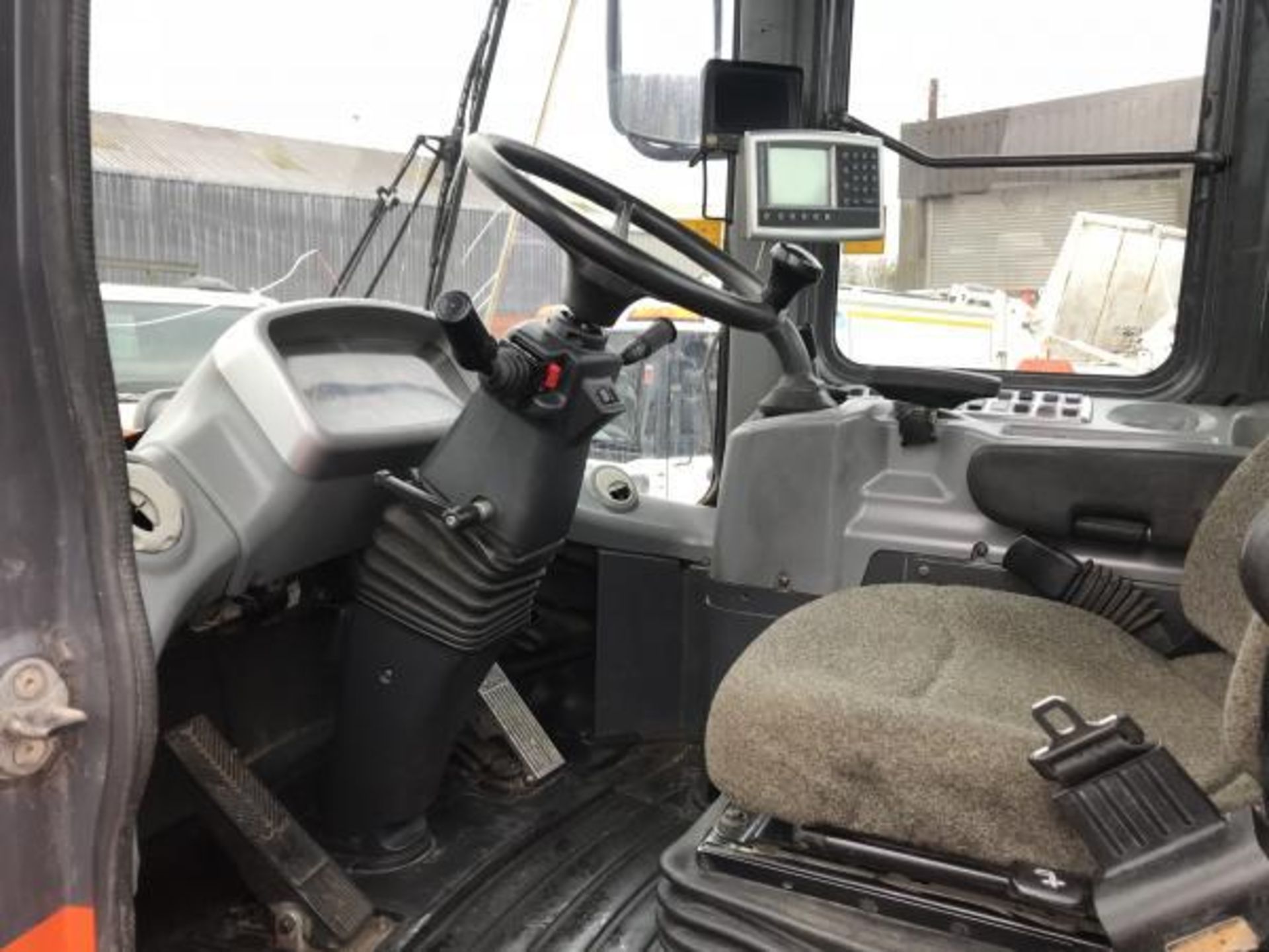2010 DOOSAN DL400 LOADING SHOVEL 4 IN 1 BUCKET GOOD WORKING ORDER STRAIGHT FROM 1 COMPANY *PLUS VAT* - Image 13 of 17