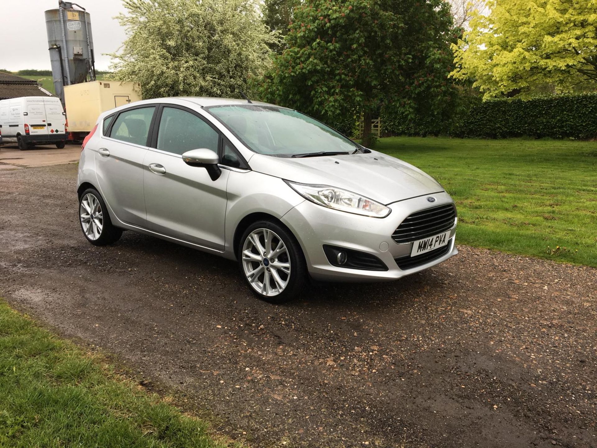 2014/14 REG FORD FIESTA ZETEC SILVER 1.0 PETROL 5 DOOR HATCHBACK, SHOWING 2 FORMER KEEPERS *NO VAT*