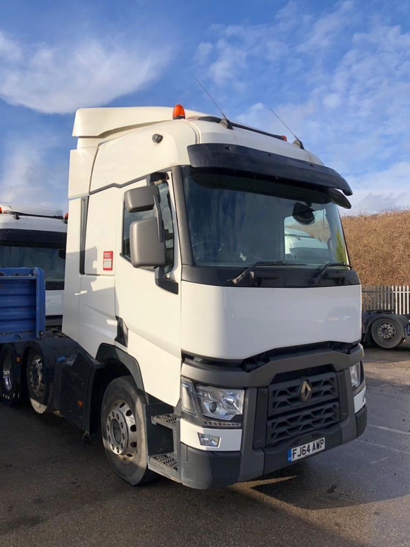 2014/64 REG RENAULT TRUCKS WHITE DIESEL HEAVY HAULAGE UNIT, SHOWING 0 FORMER KEEPERS *PLUS VAT*