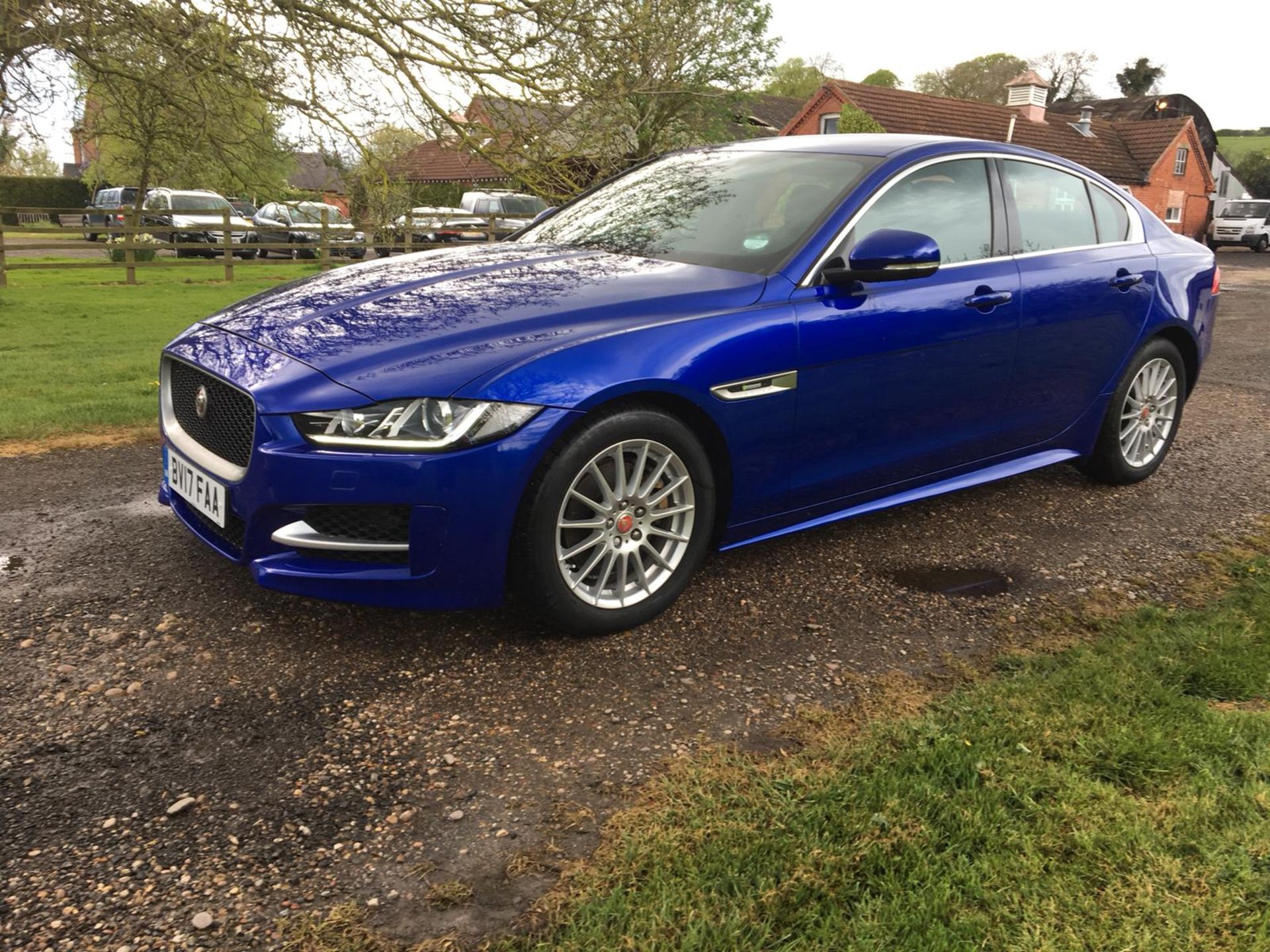 2017/17 REG JAGUAR XE R-SPORT 2.0 DIESEL BLUE, SHOWING 0 FORMER KEEPERS *NO VAT* - Image 3 of 18