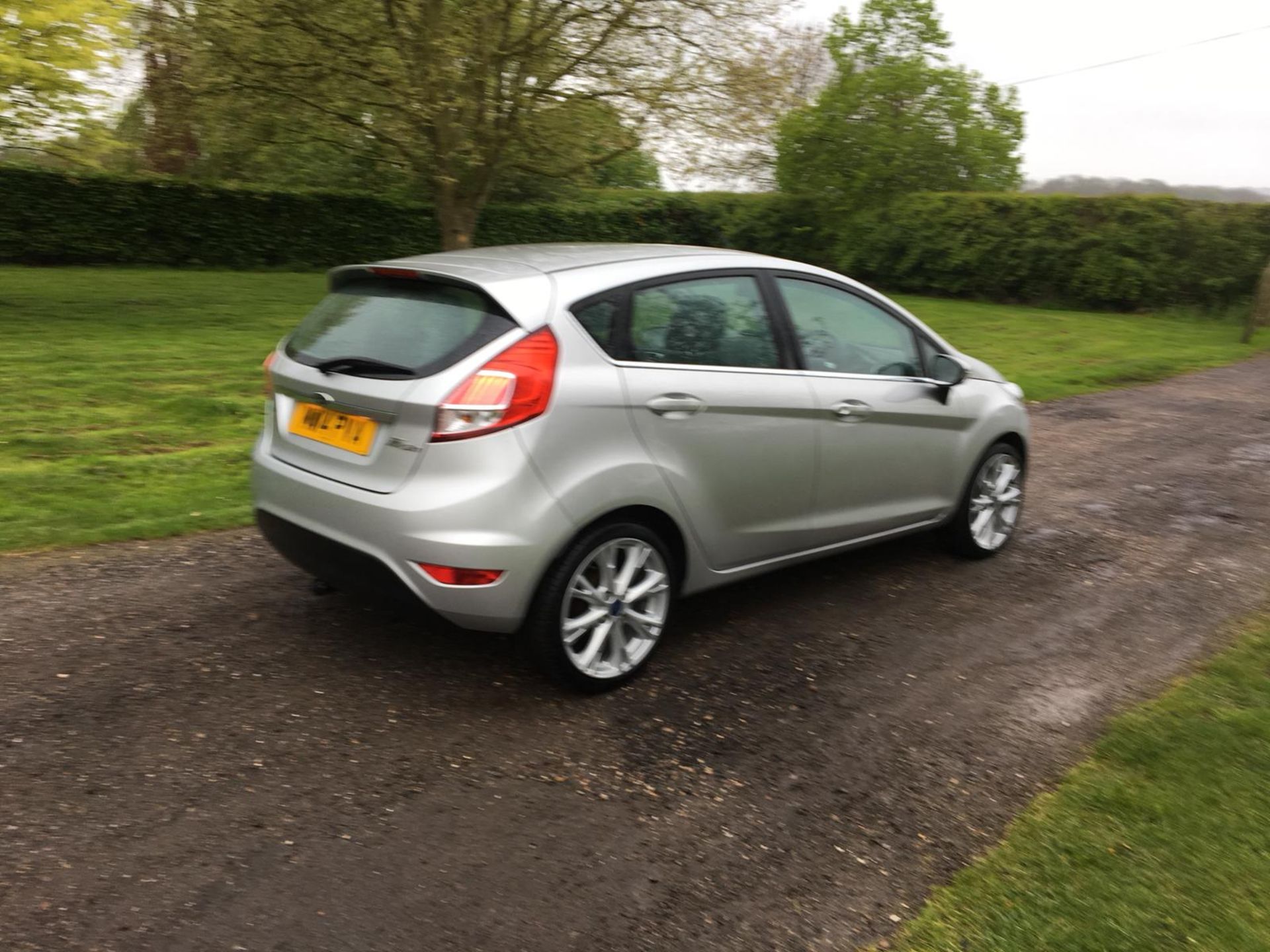 2014/14 REG FORD FIESTA ZETEC SILVER 1.0 PETROL 5 DOOR HATCHBACK, SHOWING 2 FORMER KEEPERS *NO VAT* - Image 7 of 15