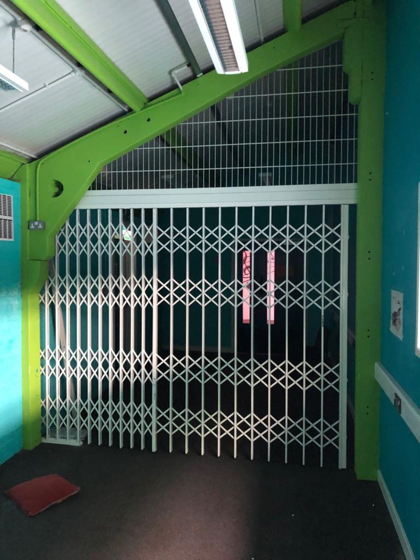 MESH STEEL CONCERTINA SECURITY DOOR APPROX 3M X 7.6 FT HIGH *NO VAT*