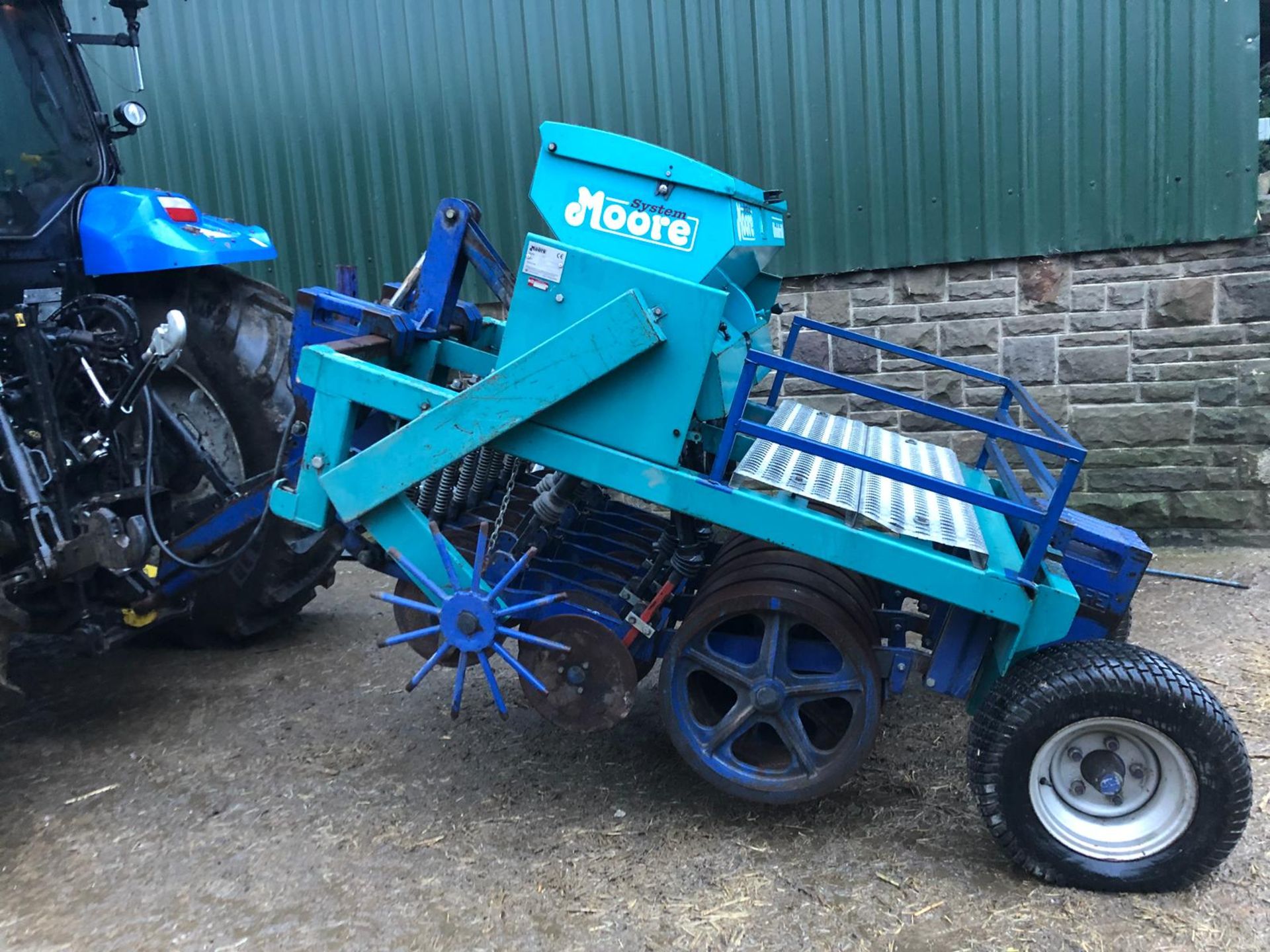 YEAR 2000 SYSTEM MOORE SPORTSTURF UNIDRILL MODEL 1.2 GRASS ROOT PRUNER & SEEDER *PLUS VAT* - Image 2 of 12