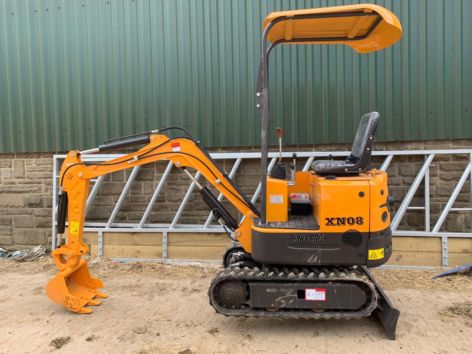 BRAND NEW MINI TRACKED EXCAVATOR MICRO RHINOCEROS XN08 - X3 BUCKETS *PLUS VAT* - Image 8 of 10