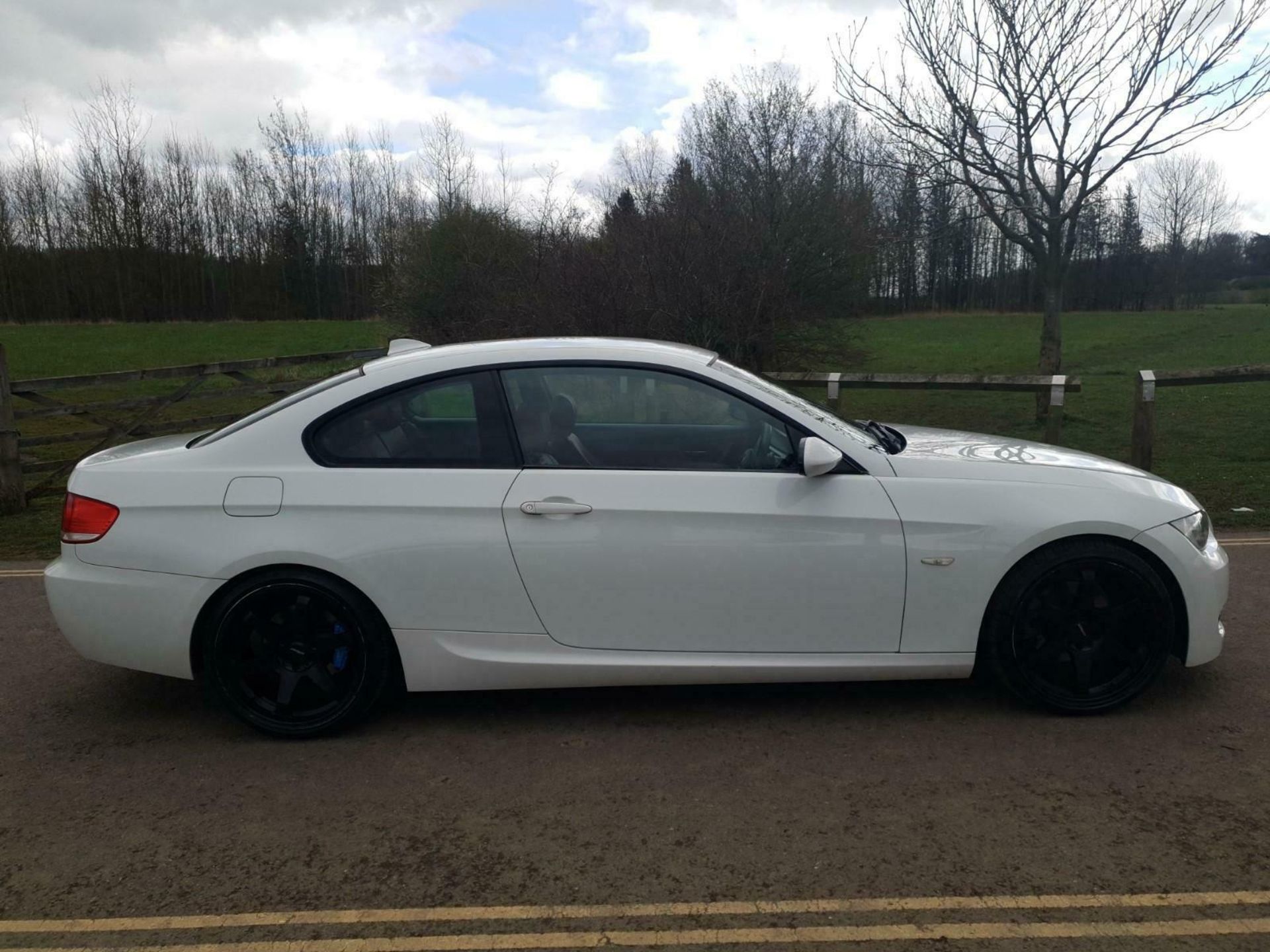 2008/08 REG BMW 325I M SPORT 3.0 PETROL WHITE COUPE, SHOWING 3 FORMER KEEPERS *NO VAT* - Image 8 of 12