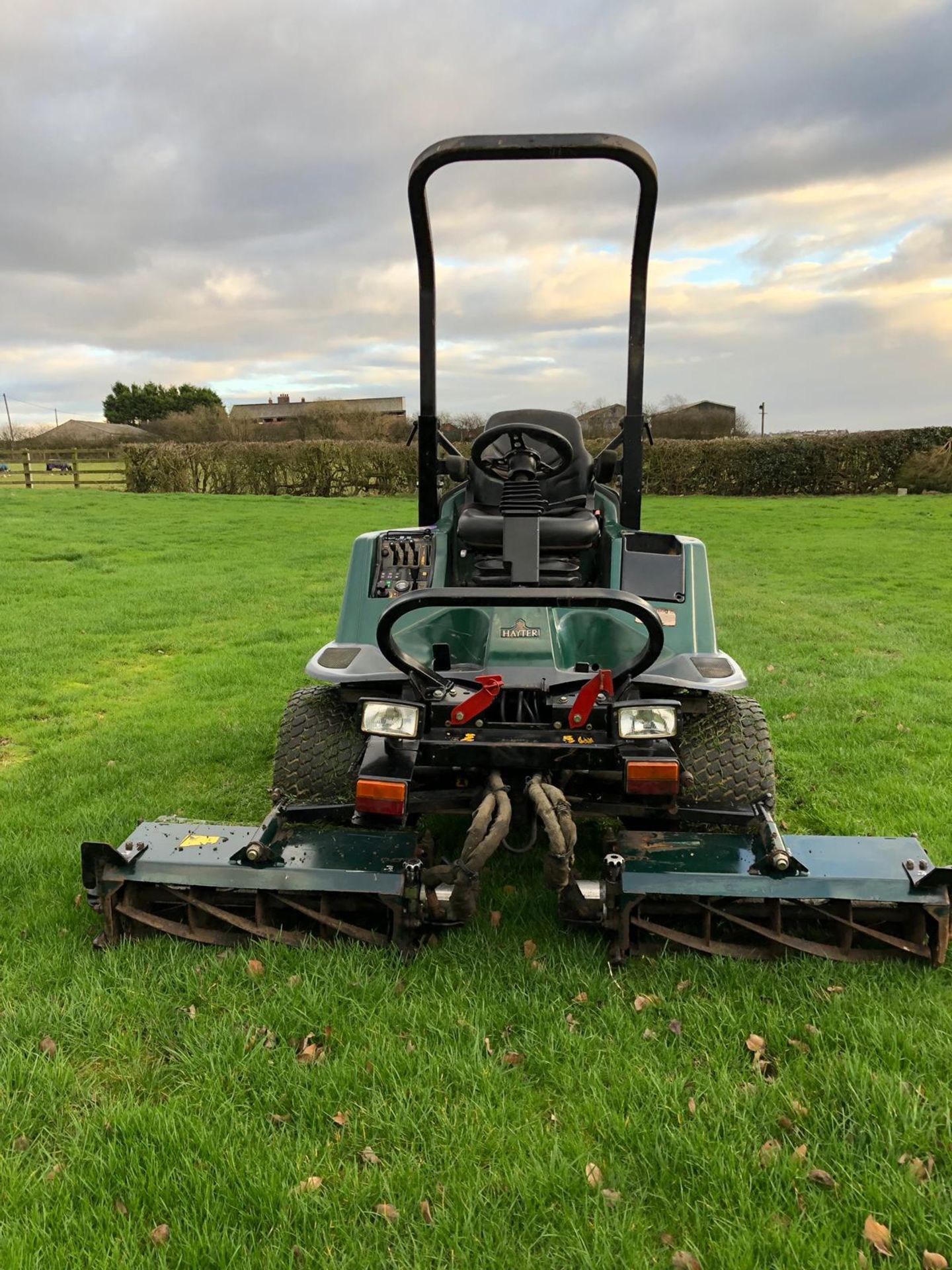 2009/09 REG HAYTER LT324 GREEN DIESEL RIDE ON LAWN MOWER, SHOWING 1 FORMER KEEPER *PLUS VAT* - Image 5 of 16