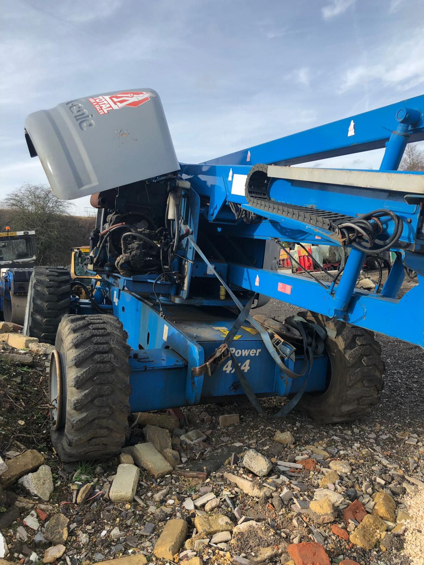 TWO 2 X GENIE BOOM LIFTS MODEL Z45 - 25J 4X4, YEAR 2001 SELLING AS SPARES / REPAIRS *PLUS VAT* - Image 8 of 8