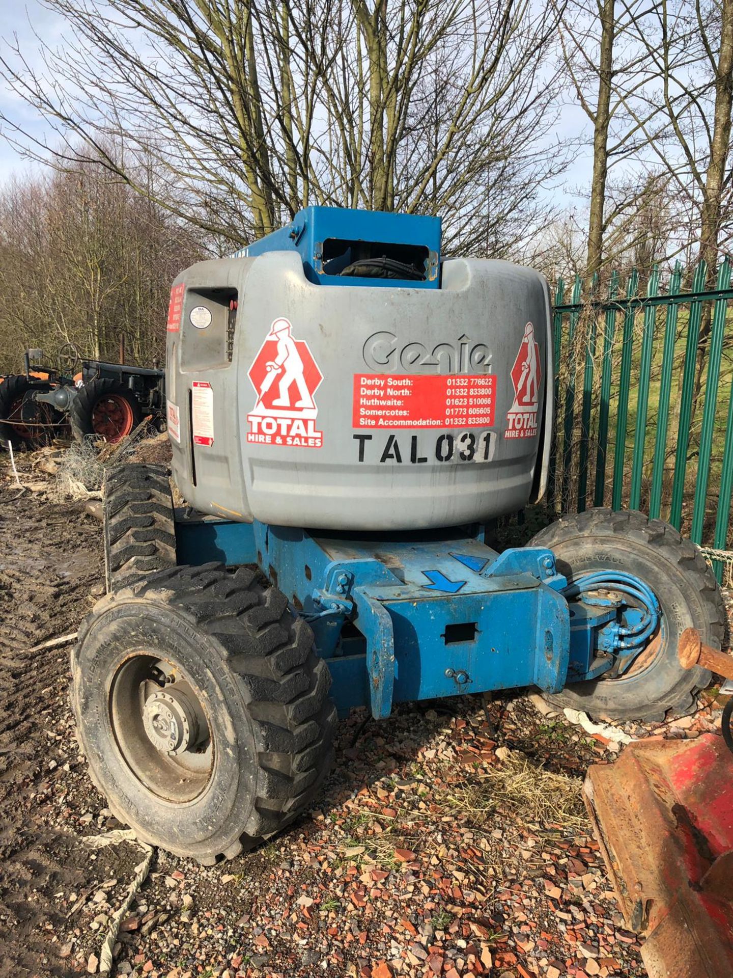 TWO 2 X GENIE BOOM LIFTS MODEL Z45 - 25J 4X4, YEAR 2001 SELLING AS SPARES / REPAIRS *PLUS VAT* - Image 7 of 8