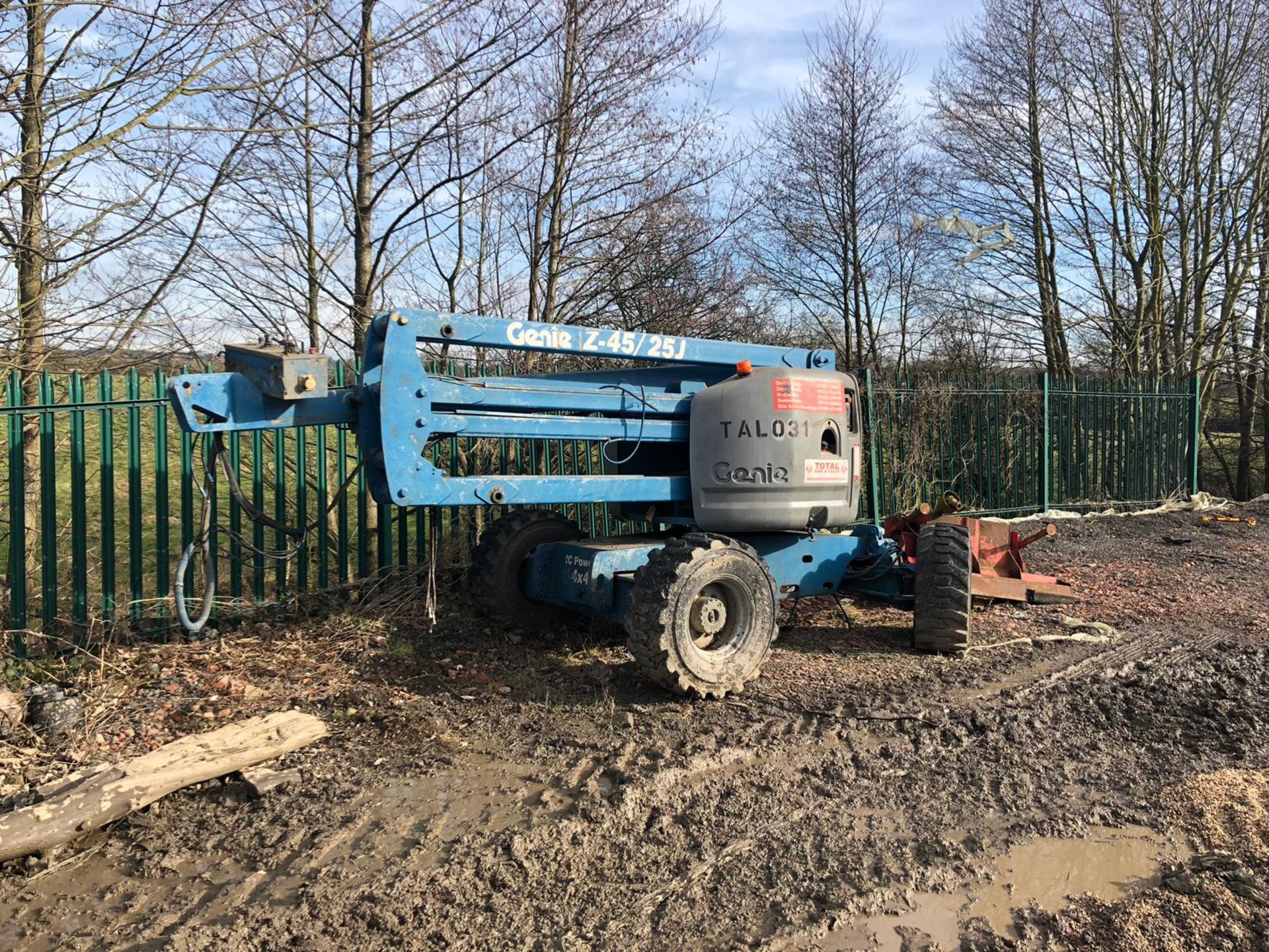 TWO 2 X GENIE BOOM LIFTS MODEL Z45 - 25J 4X4, YEAR 2001 SELLING AS SPARES / REPAIRS *PLUS VAT*