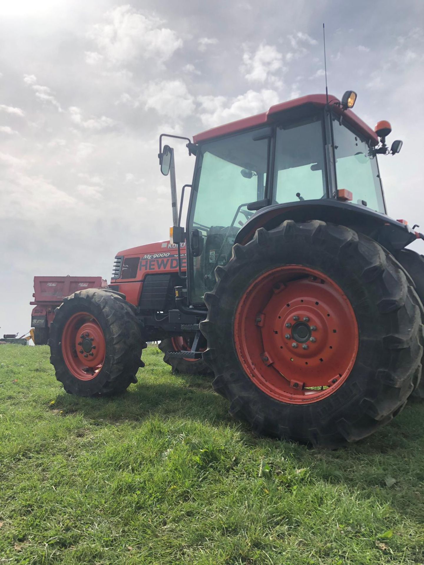 KUBOTA ME9000 TRACTOR 4X4 RUNS WORKS, HOURS 1486 *PLUS VAT* - Image 3 of 9