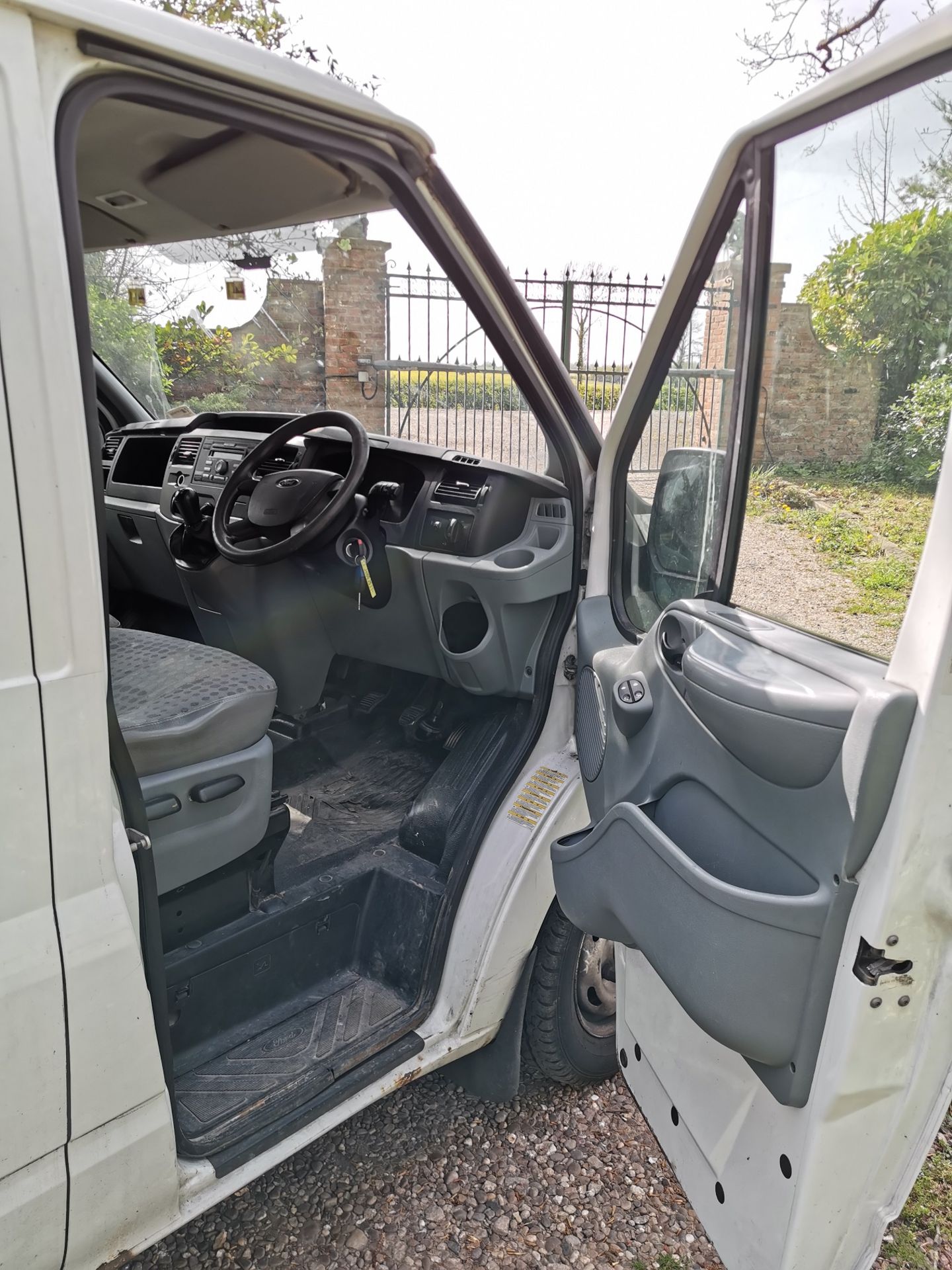 2011/11 REG FORD TRANSIT 85 T280S FWD WHITE 2.2 DIESEL PANEL VAN, SHOWING 2 FORMER KEEPERS - Image 11 of 16