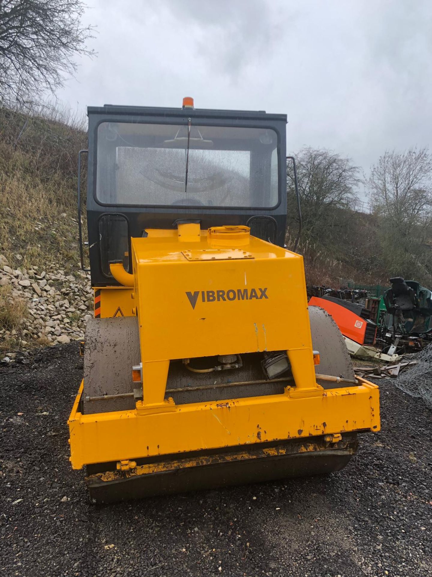 VIBROMAX W752 ROLLER, YEAR UNKNOWN, RUNS WORKS AND VIBRATES *PLUS VAT* - Image 3 of 6