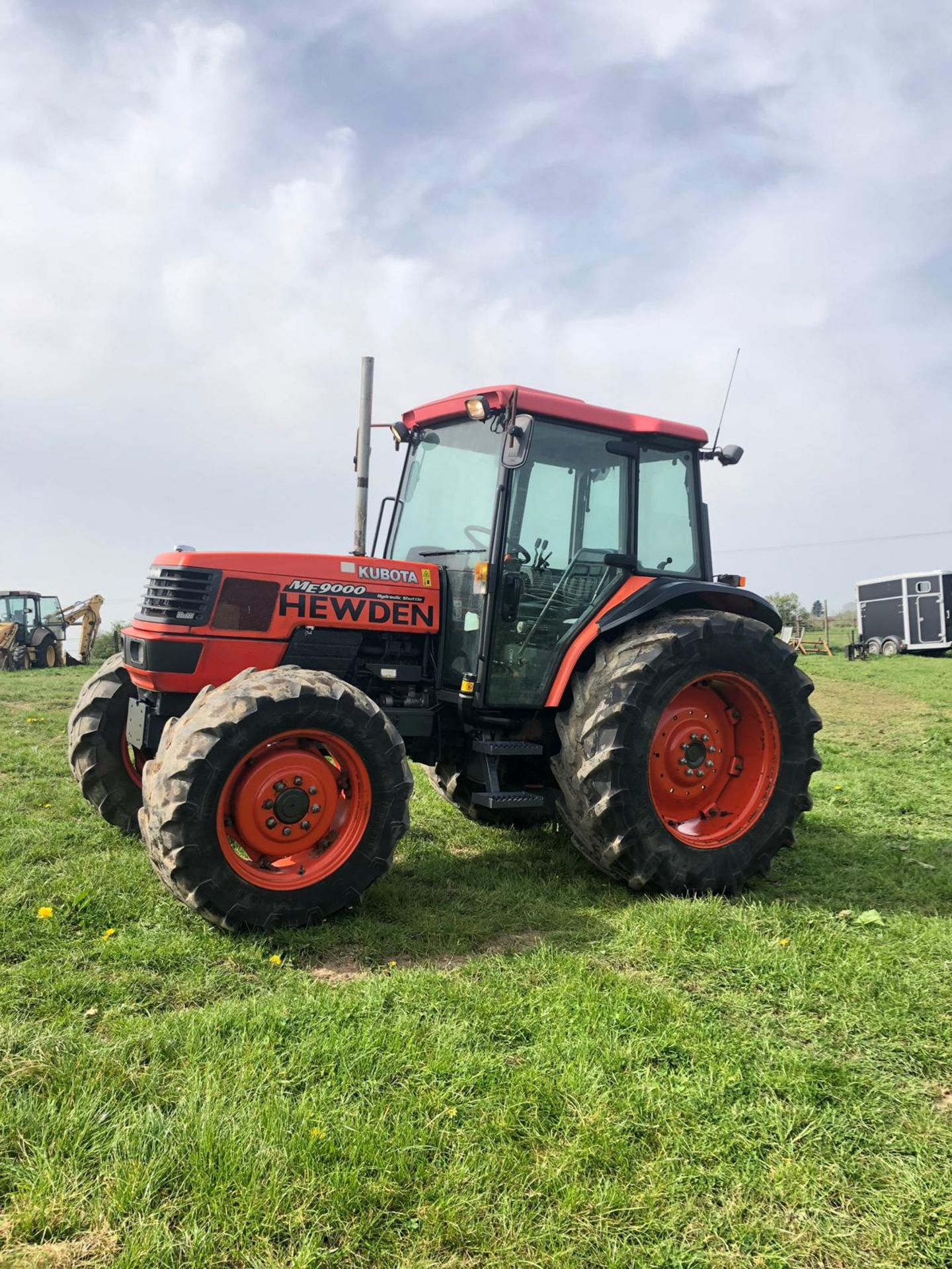 KUBOTA ME9000 TRACTOR 4X4 RUNS WORKS, HOURS 1486 *PLUS VAT* - Image 2 of 9