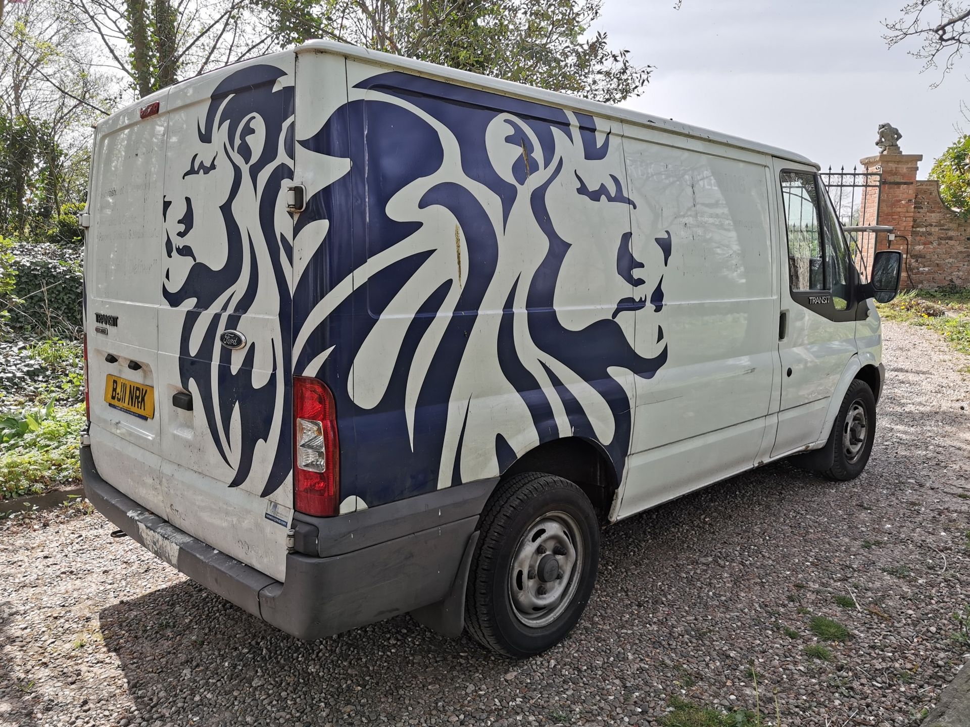 2011/11 REG FORD TRANSIT 85 T280S FWD WHITE 2.2 DIESEL PANEL VAN, SHOWING 2 FORMER KEEPERS - Image 6 of 16