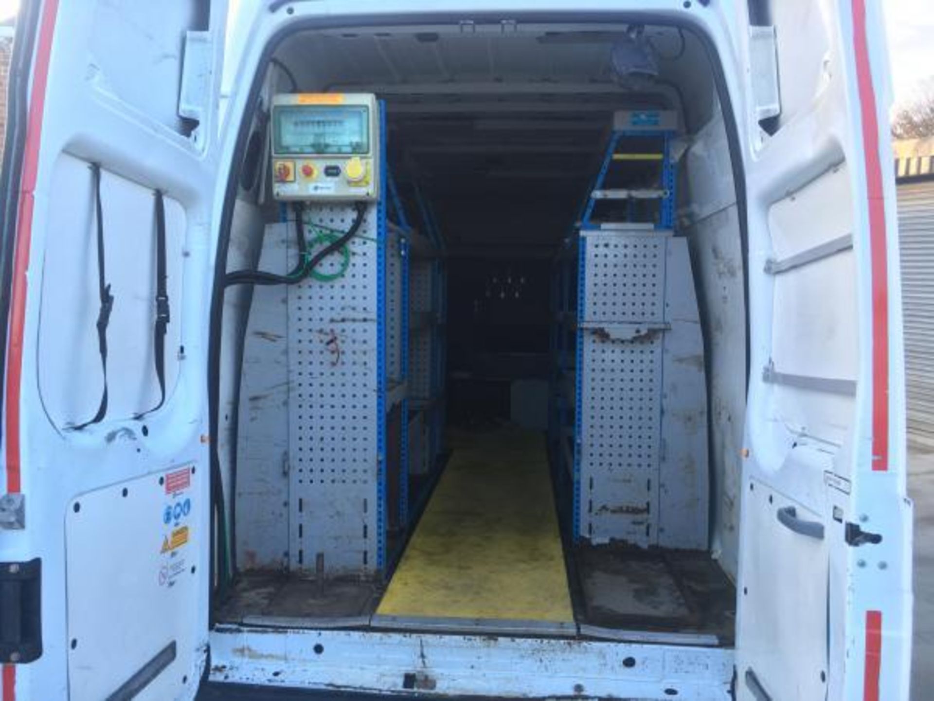 2009/09 REG FORD TRANSIT 115 T460 RWD JUMBO VAN WITH COMPRESSOR & GENERATOR, AIR CON *PLUS VAT* - Image 5 of 17