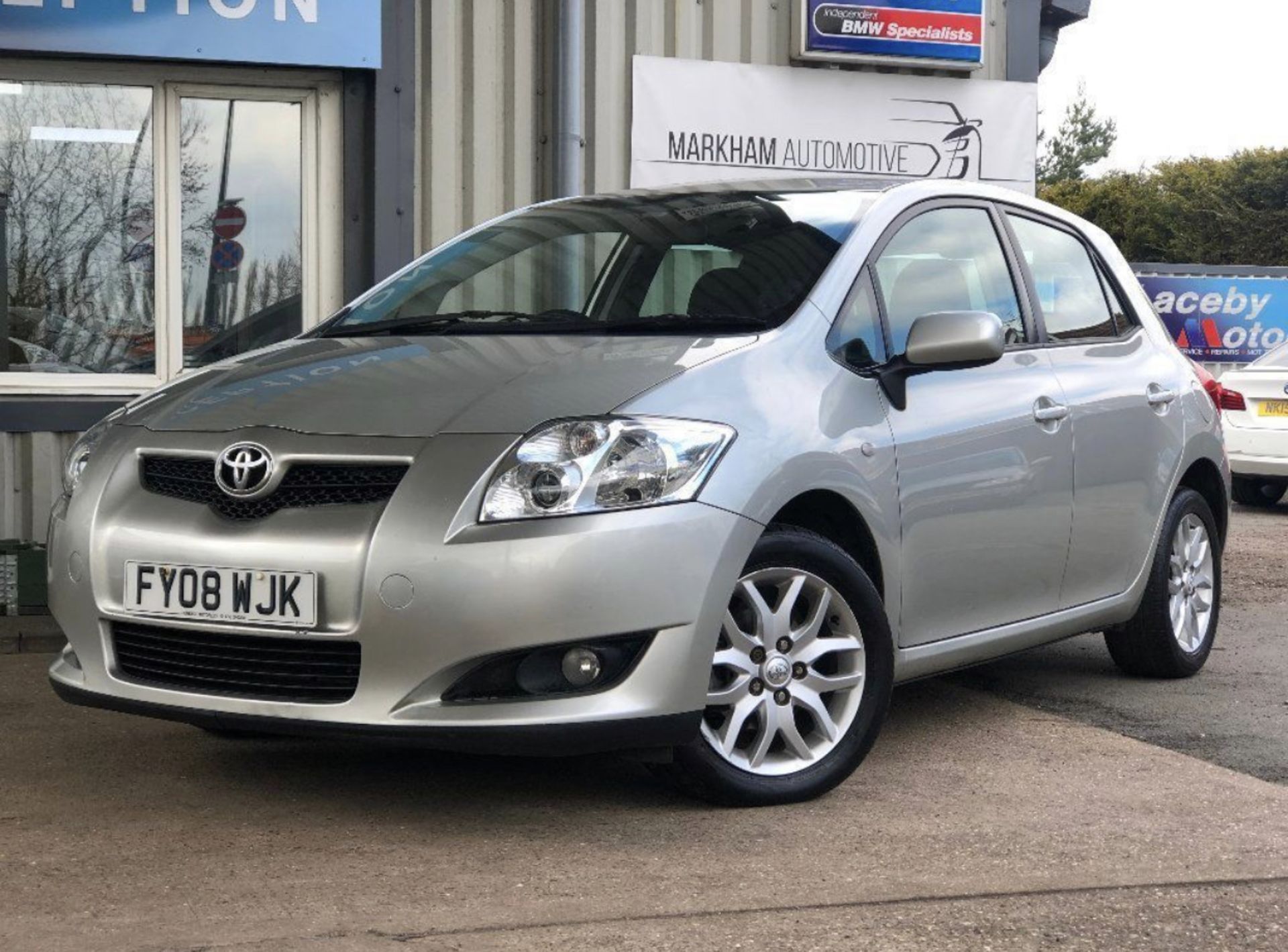 2008/08 REG TOYOTA AURIS T3 VVT-I 1.4 PETROL 5 DOOR HATCHBACK, SHOWING 3 FORMER KEEPERS *NO VAT* - Image 2 of 9