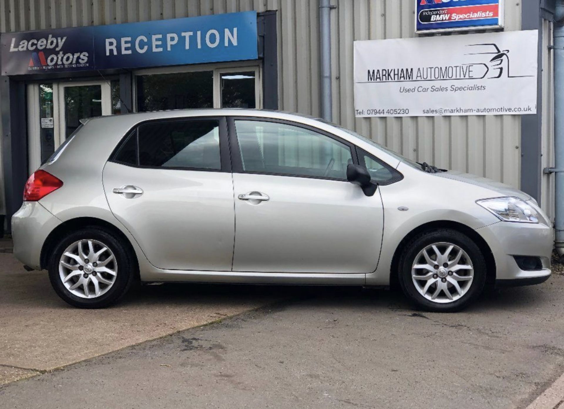 2008/08 REG TOYOTA AURIS T3 VVT-I 1.4 PETROL 5 DOOR HATCHBACK, SHOWING 3 FORMER KEEPERS *NO VAT* - Image 3 of 9