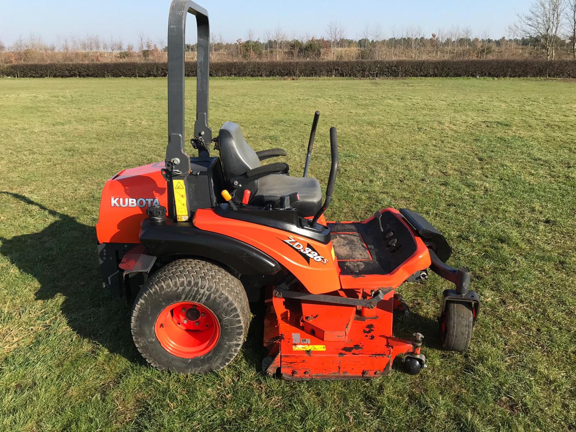 2013 KUBOTA ZD326-S ZERO TURN RIDE ON LAWN MOWER 2WD, C/W NEW KUBOTA MULCHING BLADES *PLUS VAT*