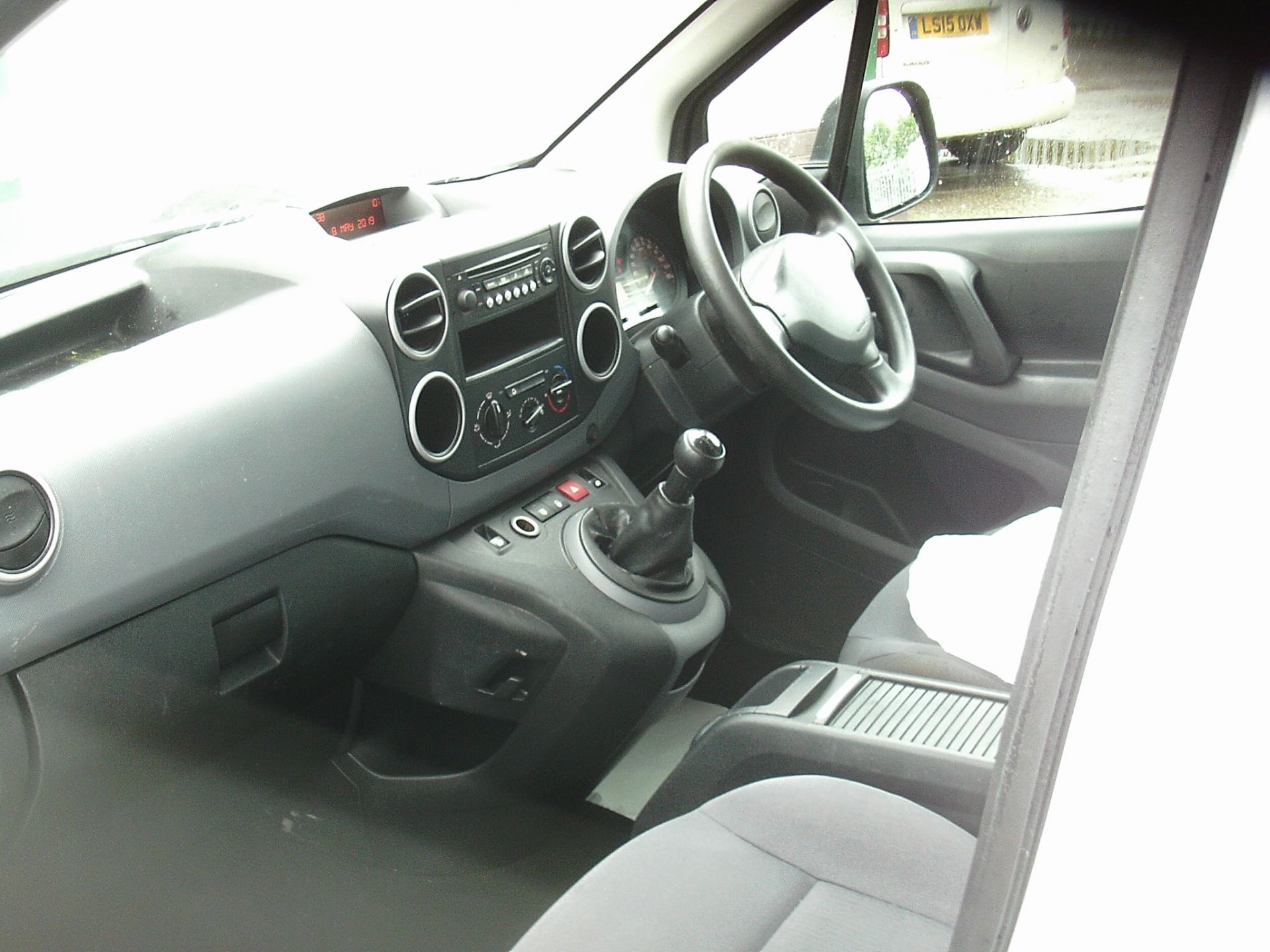 2014/64 REG PEUGEOT PARTNER 850 S L1 HDI 1.6 DIESEL WHITE PANEL VAN, SHOWING 1 FORMER KEEPER - Image 8 of 12