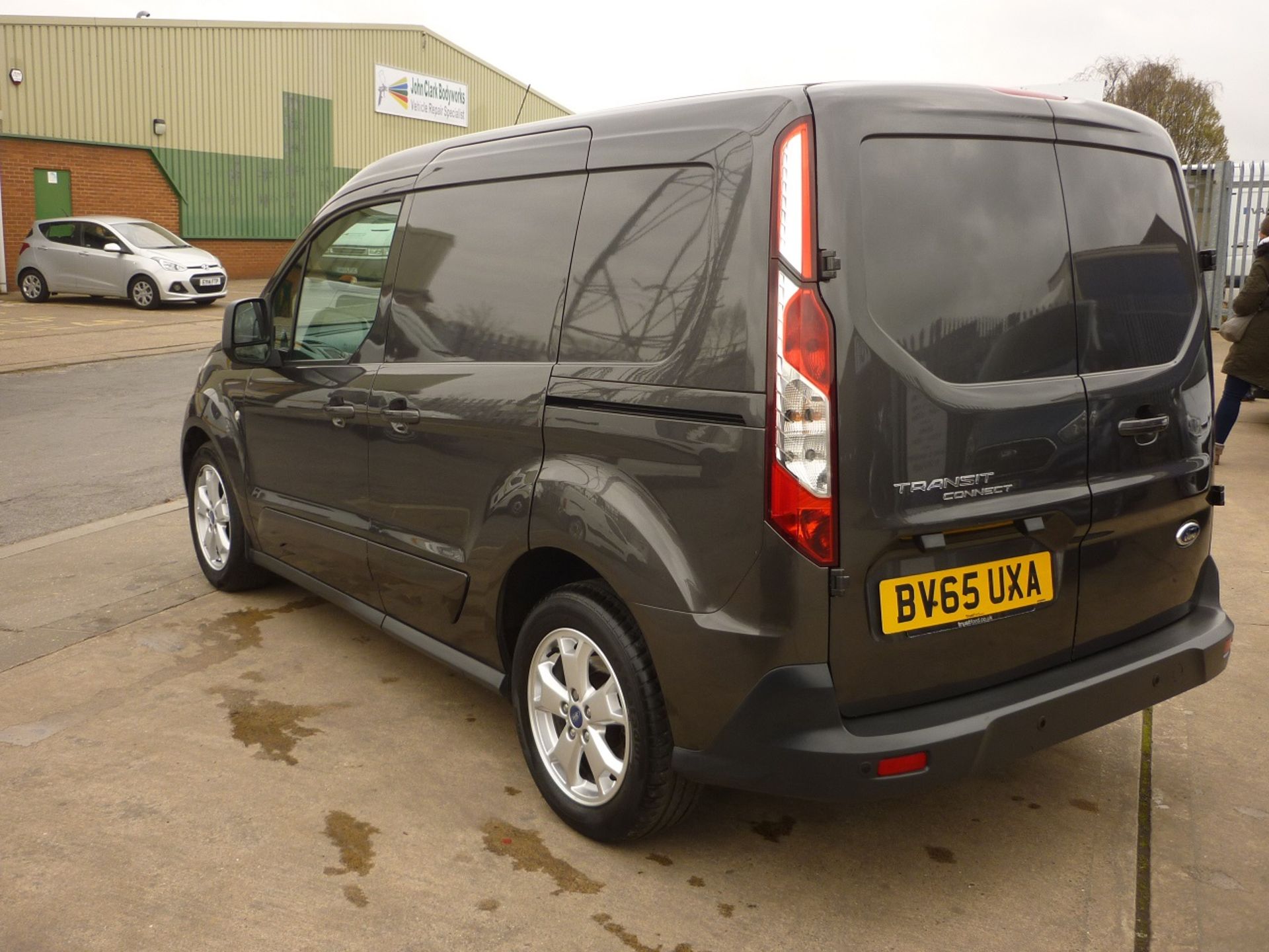 2015/65 REG FORD TRANSIT CONNECT 200 LIMITED 1.6 DIESEL GREY PANEL VAN, SHOWING 1 FORMER KEEPER - Image 4 of 8