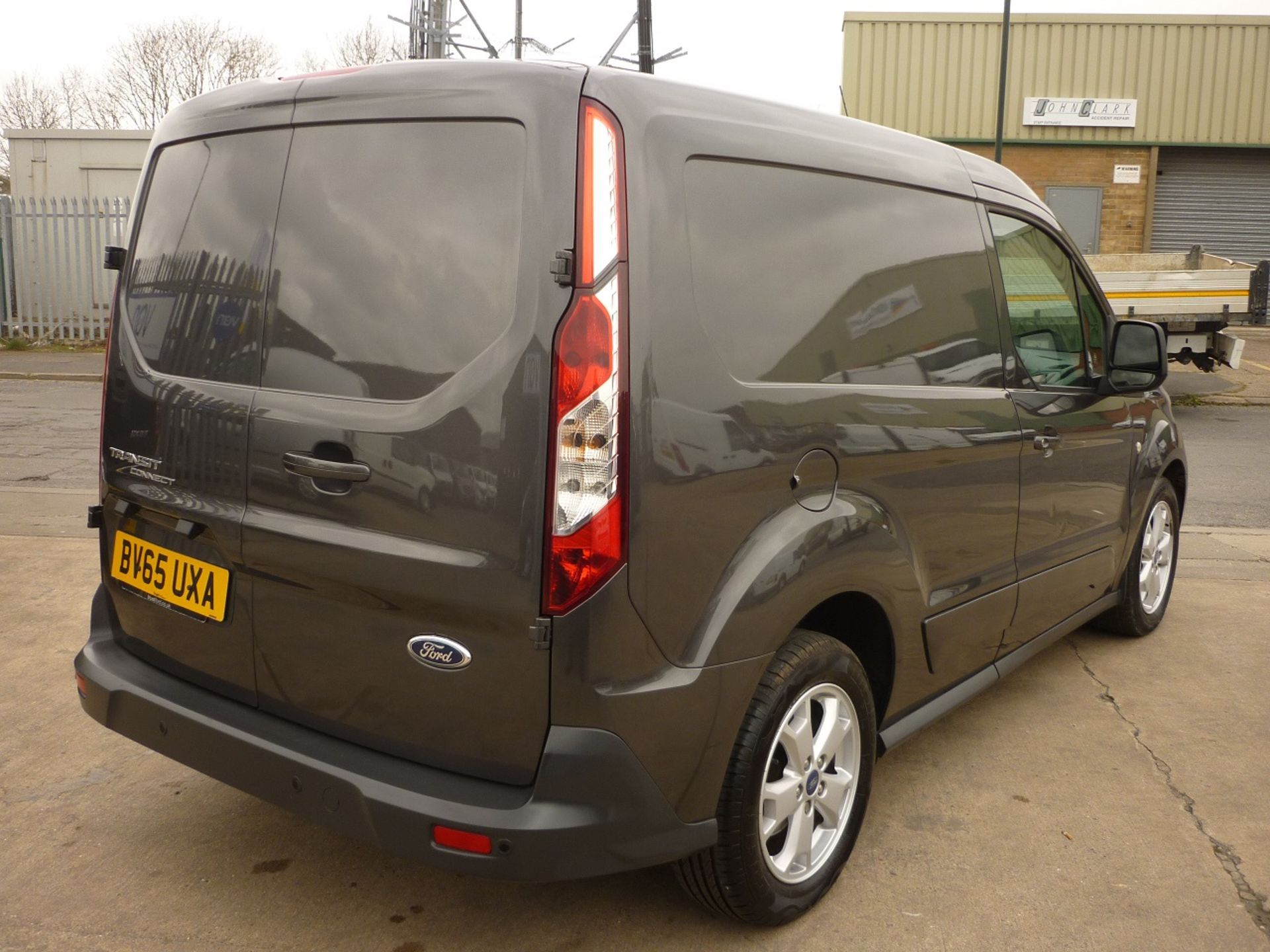 2015/65 REG FORD TRANSIT CONNECT 200 LIMITED 1.6 DIESEL GREY PANEL VAN, SHOWING 1 FORMER KEEPER - Image 6 of 8