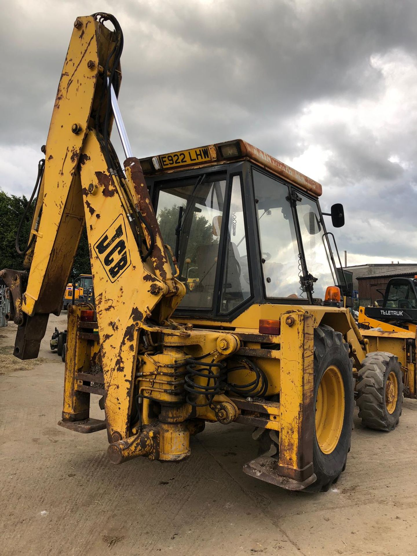 1988/E REG JCB 3CX TRACTOR WITH FRONT LOADING SHOVEL AND REAR DIGGER / BACK HOE *PLUS VAT* - Image 5 of 14