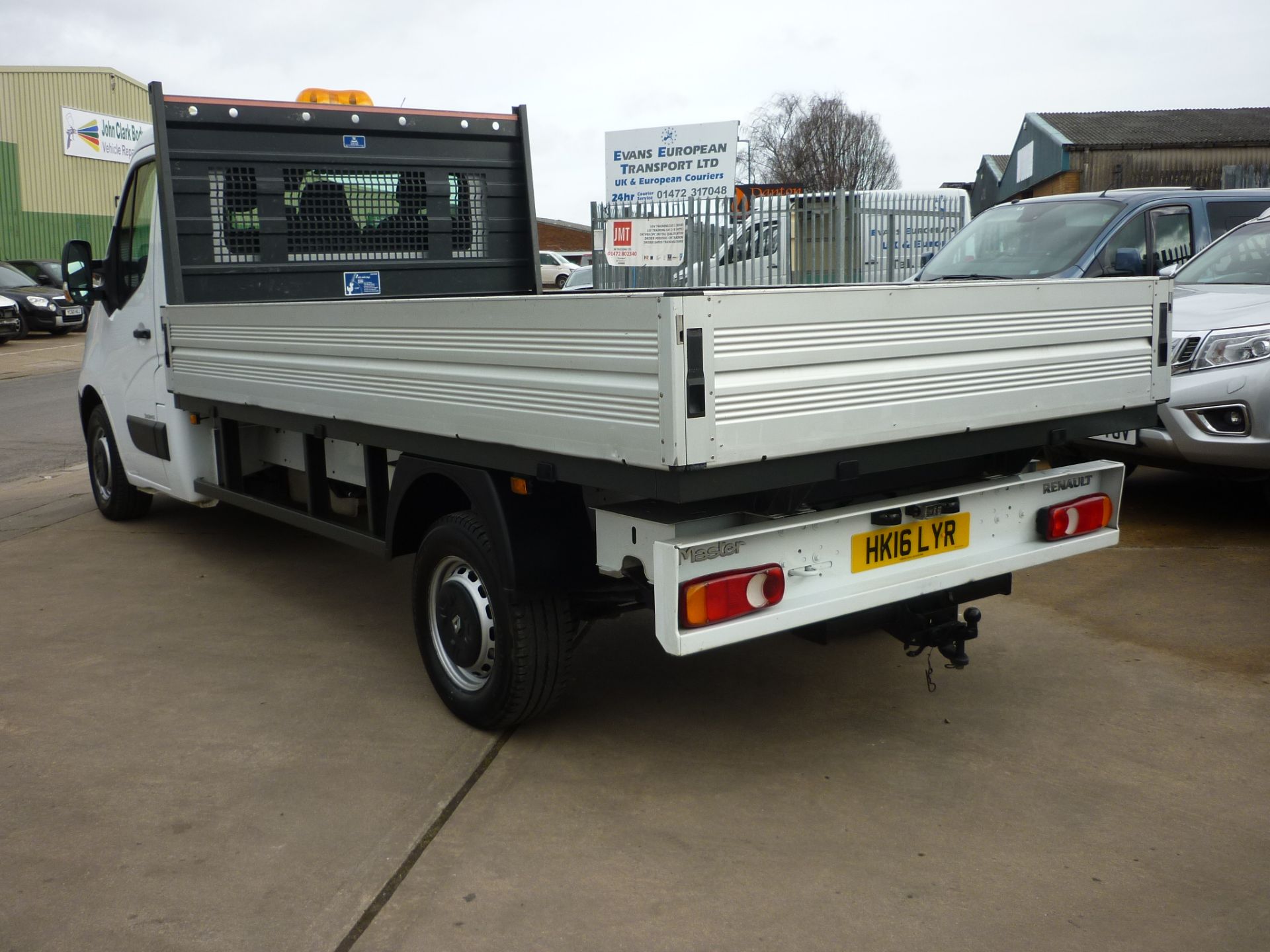 2016/16 REG RENAULT MASTER LL35 BUSINESS DCI 2.3 DIESEL DROPSIDE LORRY, SHOWING 0 FORMER KEEPERS - Image 2 of 7