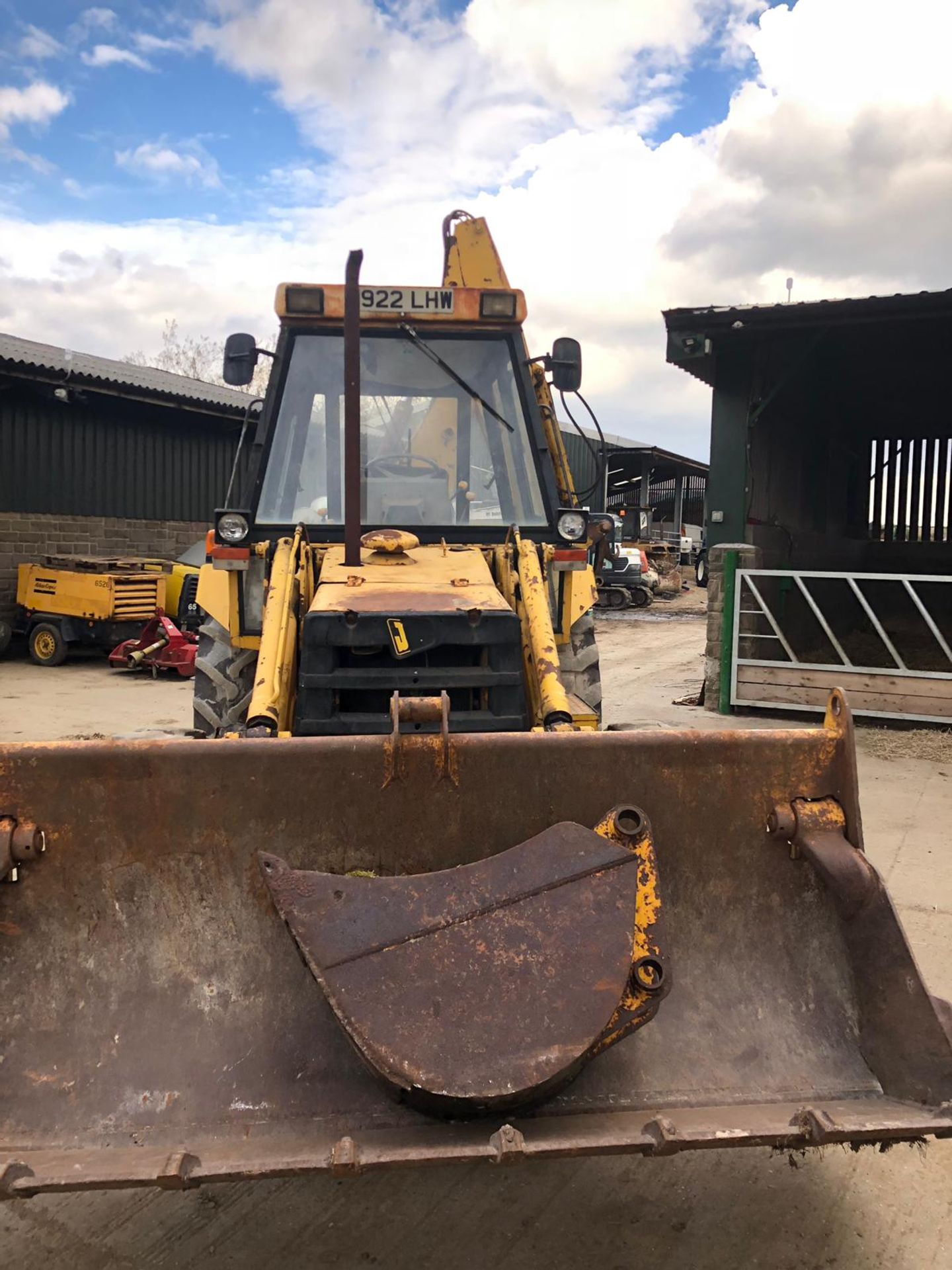 1988/E REG JCB 3CX TRACTOR WITH FRONT LOADING SHOVEL AND REAR DIGGER / BACK HOE *PLUS VAT* - Image 7 of 14