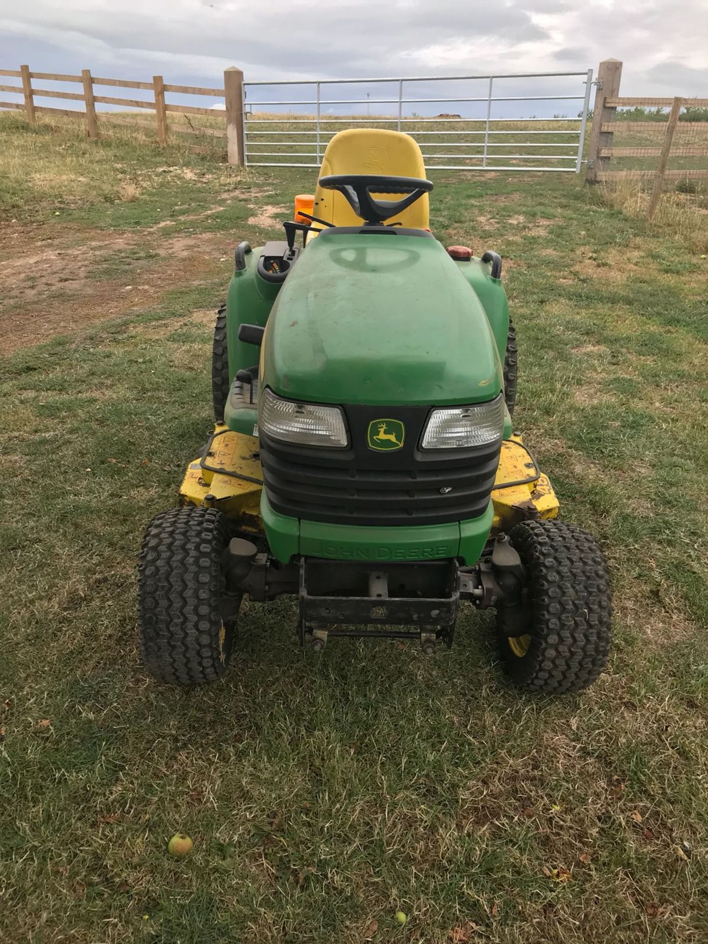 JOHN DEERE X748 ULTIMATE 4 WHEEL DRIVE DIESEL 3 CYLINDER RIDE ON MOWER, YEAR 2006 *PLUS VAT* - Bild 2 aus 6