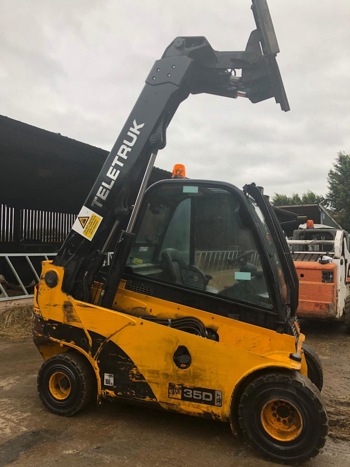 JCB 35D TELETRUK, STARTS, RUNS AND LIFTS, SHOWING 6859 HOURS (UNVERIFIED) *PLUS VAT* - Image 2 of 16