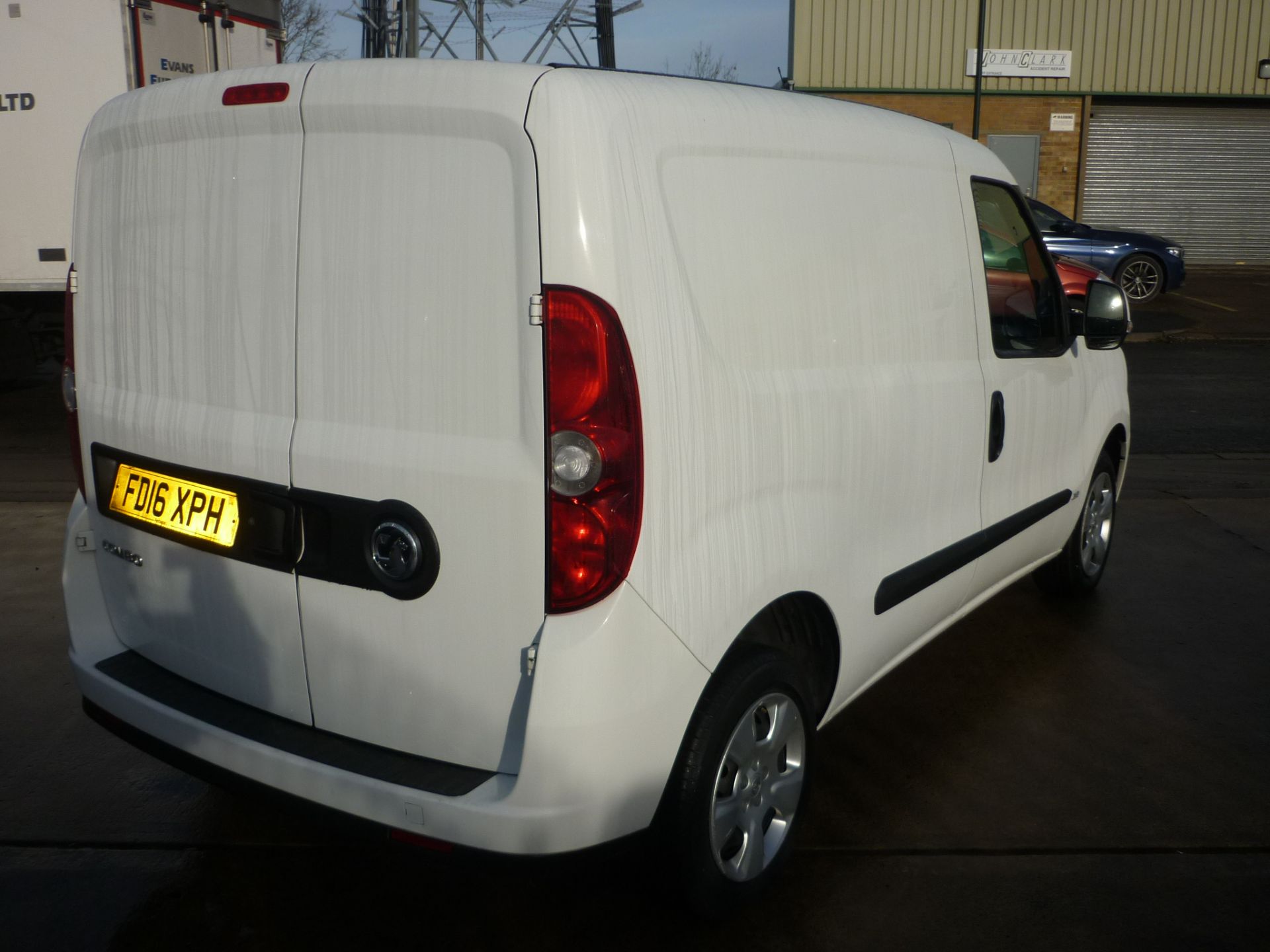 2016/16 REG VAUXHALL COMBO 2000 L1H1 CDTI SPORTIVE 1.25 DIESEL PANEL VAN, SHOWING 0 FORMER KEEPERS - Image 3 of 8