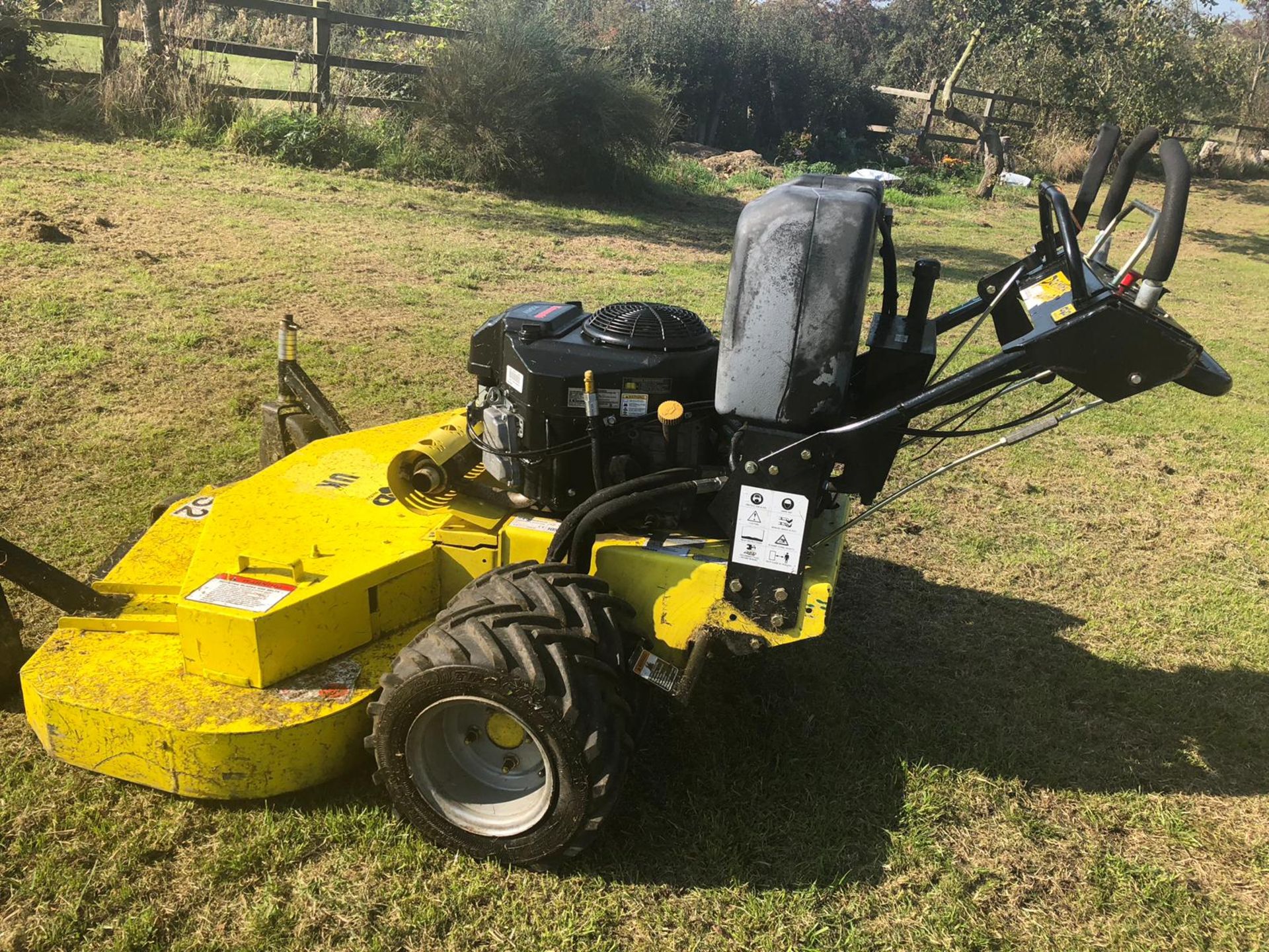 GREAT DANE HEAVY DUTY 4 WHEELED WALK BEHIND PUSH COMMERCIAL MOWER, 52" CUTTING WIDTH *PLUS VAT* - Image 8 of 17