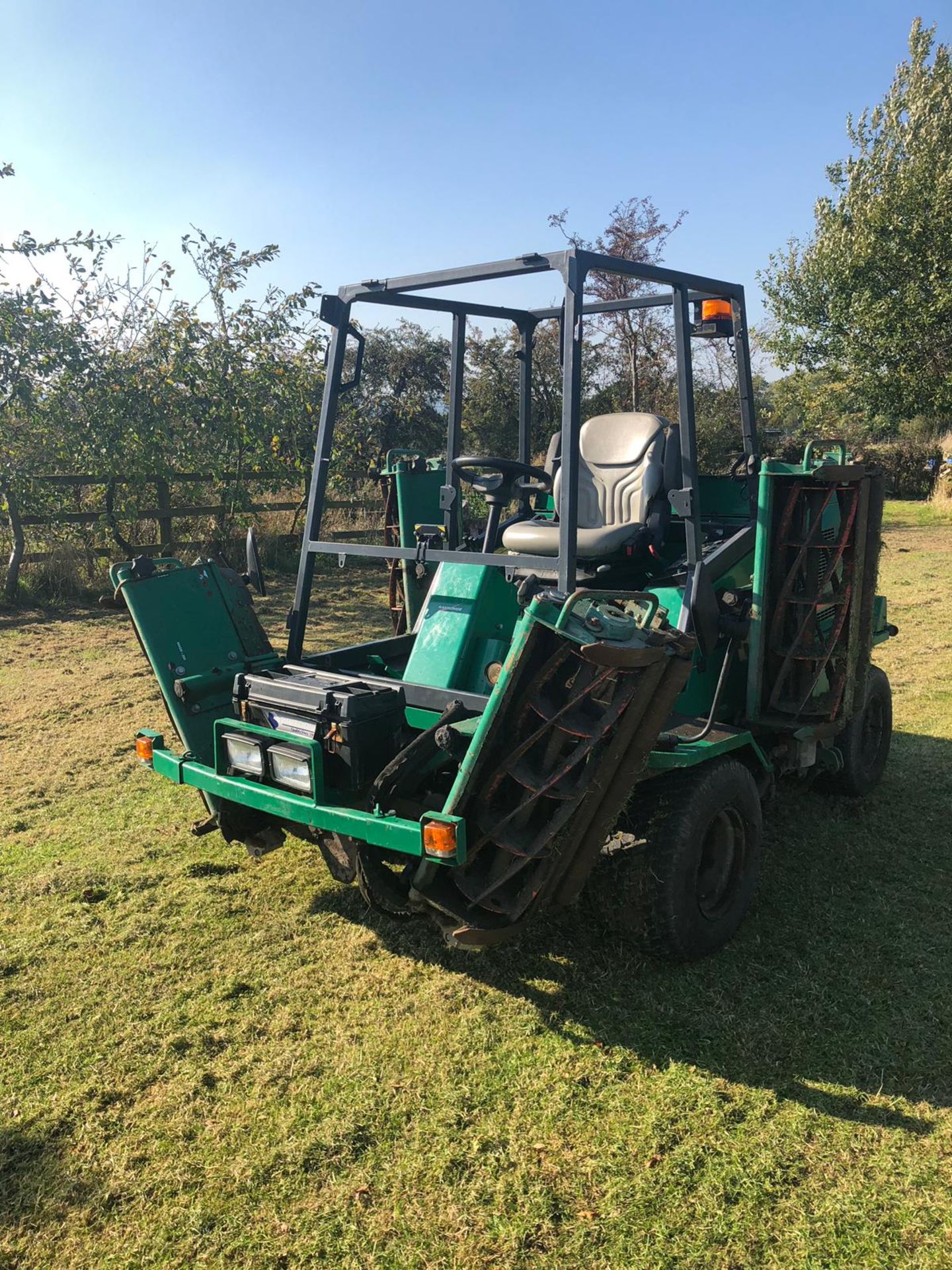 2012 RANSOMES COMMANDER 3520 OPEN CAB 5 GANG MOWER *PLUS VAT* - Image 7 of 18