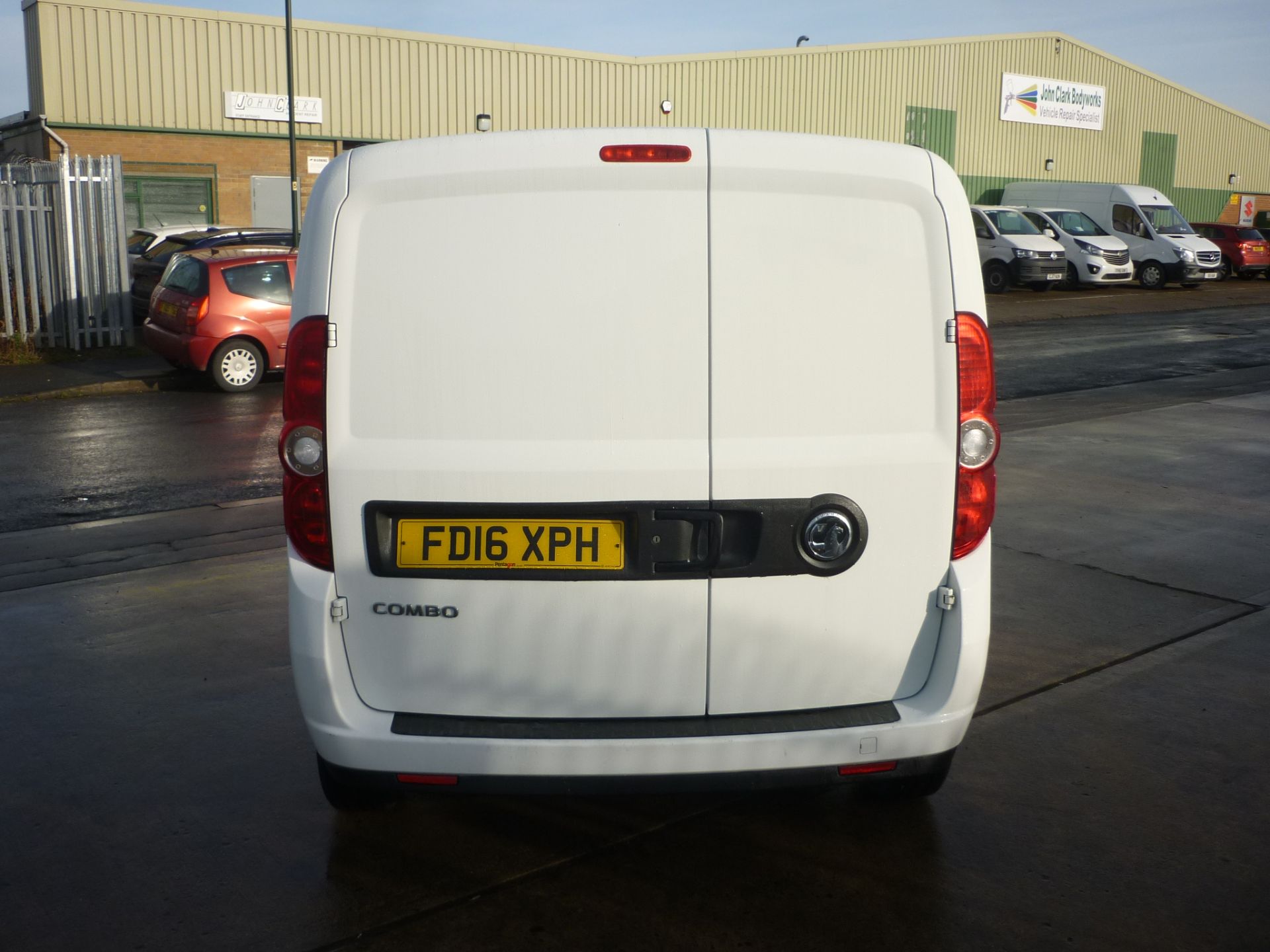 2016/16 REG VAUXHALL COMBO 2000 L1H1 CDTI SPORTIVE 1.25 DIESEL PANEL VAN, SHOWING 0 FORMER KEEPERS - Bild 4 aus 8