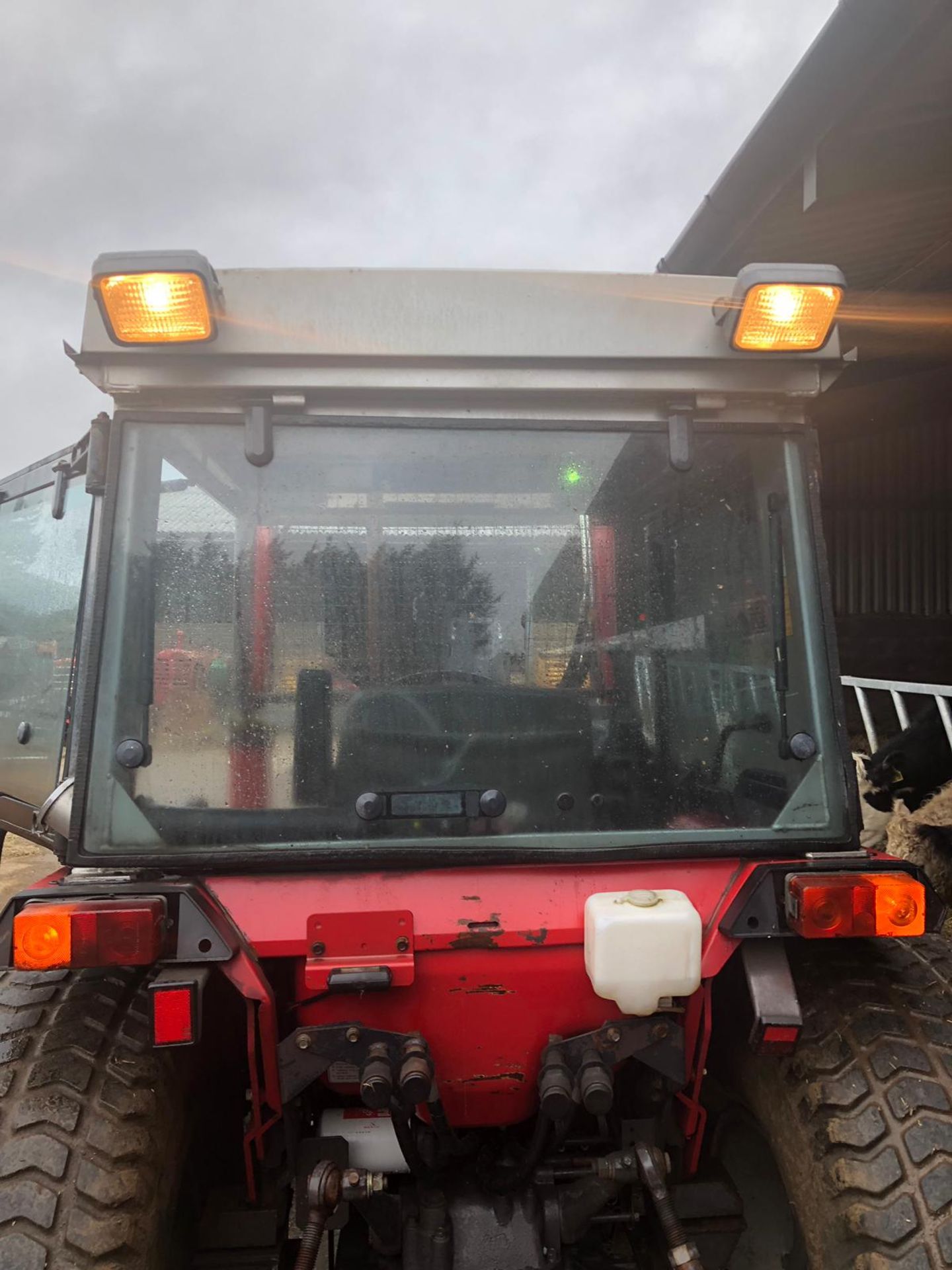 MASSEY FERGUSON 1250 COMPACT TRACTOR WITH FULL CAB AND FRONT LOADING SHOVEL *PLUS VAT* - Image 5 of 25