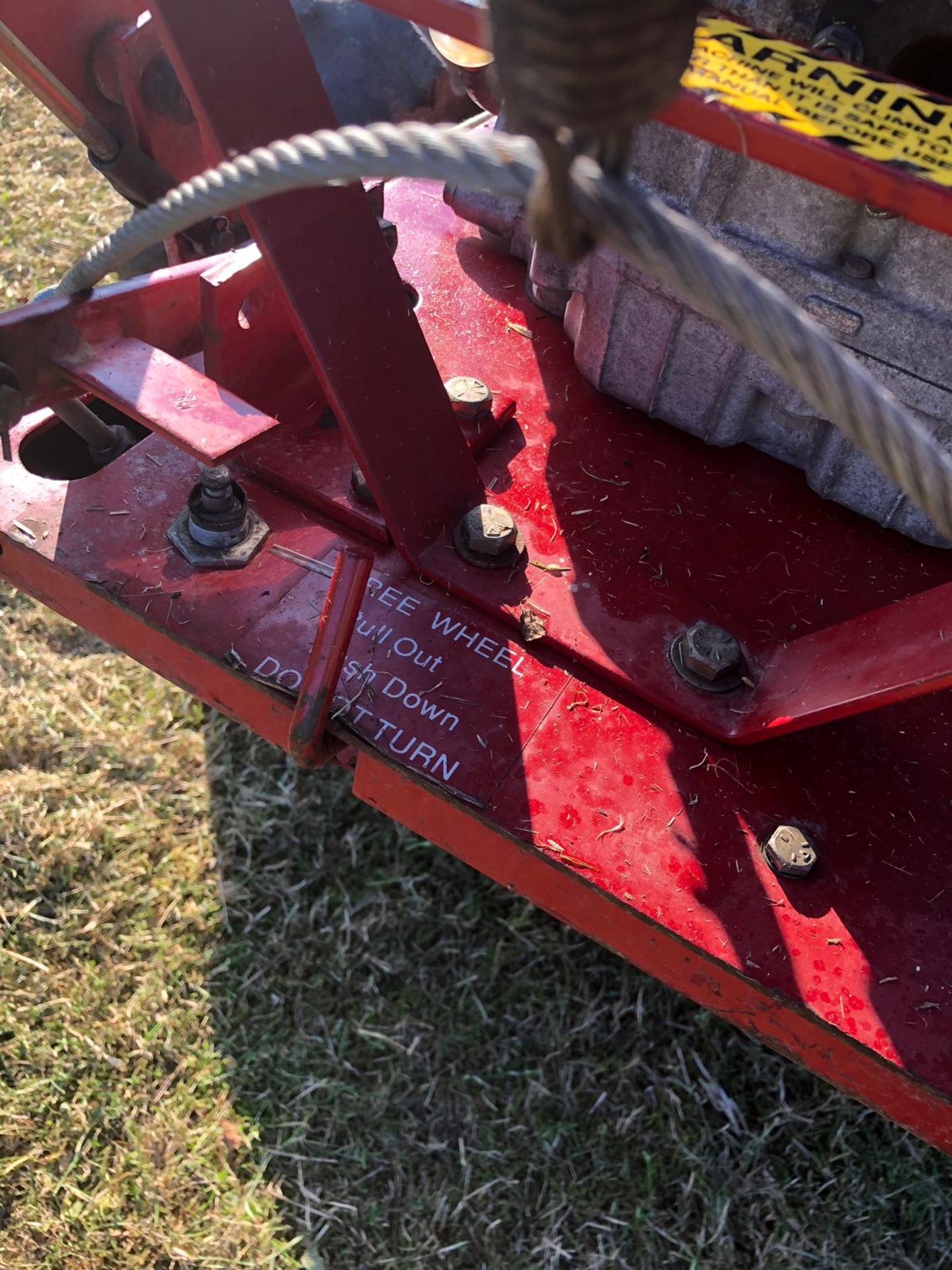 2005 FERRIS HW36 PROFESSIONAL KAWASAKI ENGINE 36" CUT WALK BEHIND HEAVY DUTY COMMERCIAL MOWER - Image 16 of 19