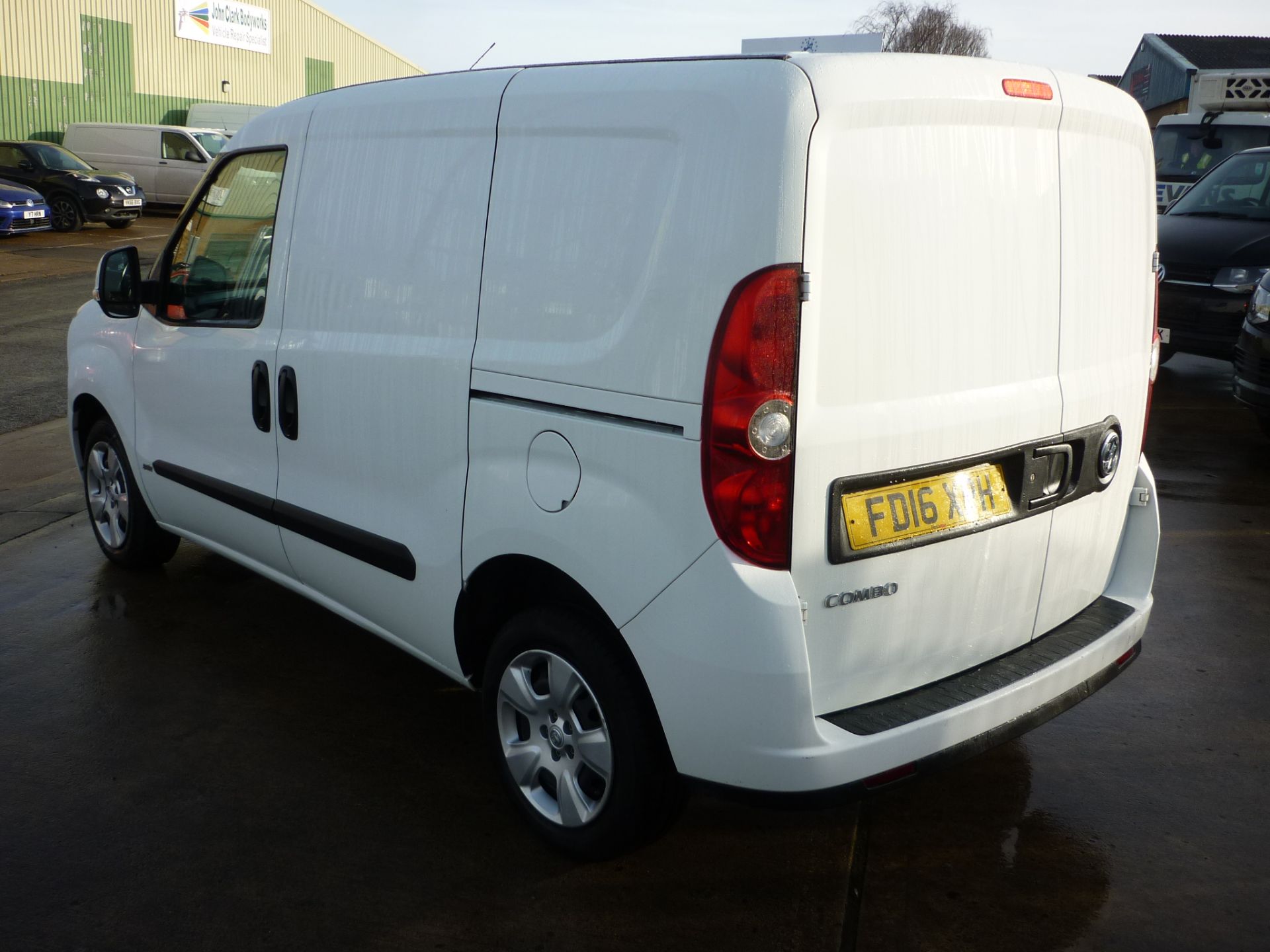 2016/16 REG VAUXHALL COMBO 2000 L1H1 CDTI SPORTIVE 1.25 DIESEL PANEL VAN, SHOWING 0 FORMER KEEPERS - Image 5 of 8