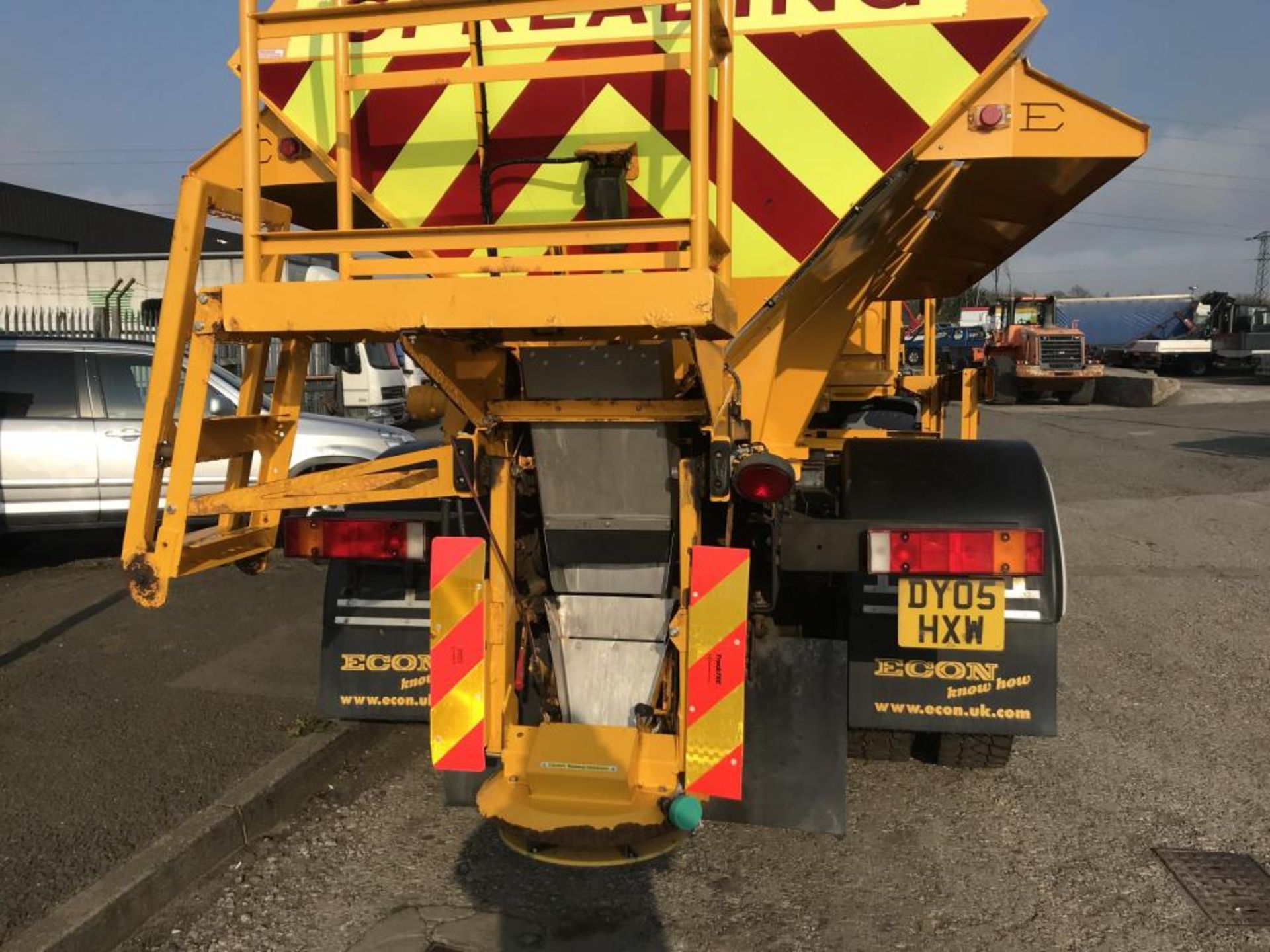 2005/05 REG DAF TRUCKS FA LF55.220 18 TON ECON BODY GRITTER WITH SNOW PLOUGH, EX COUNCIL *PLUS VAT* - Image 4 of 17