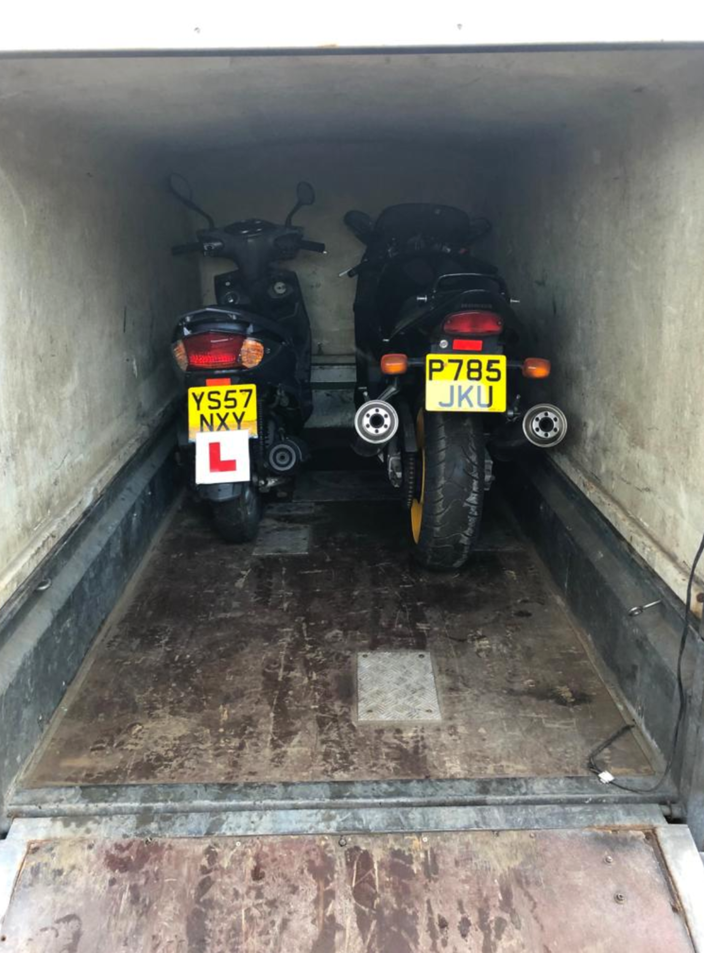 SPECIALIST SINGLE AXLE TOWABLE MOTORBIKE TRANSPORT COVERED TRAILER WITH REAR RAMP *PLUS VAT* - Image 9 of 9