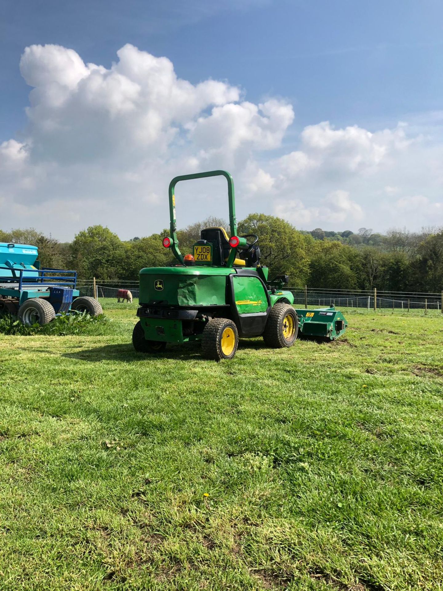 JOHN DEERE 1445 RIDE ON LAWN MOWER WITH FLAIL MOWER, YEAR 2008, RUNS, WORKS AND CUTS *PLUS VAT* - Bild 4 aus 7