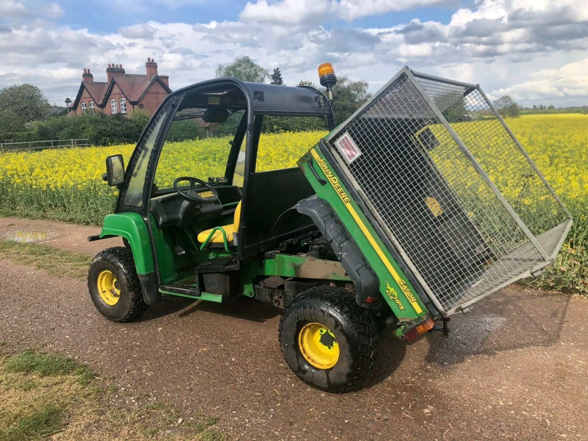 JOHN DEERE GATOR HPX UTILITY VEHICLE, 4x4, ELECTRIC TIPPING REAR BODY, 2102 HOURS, DIESEL *PLUS VAT* - Image 9 of 10