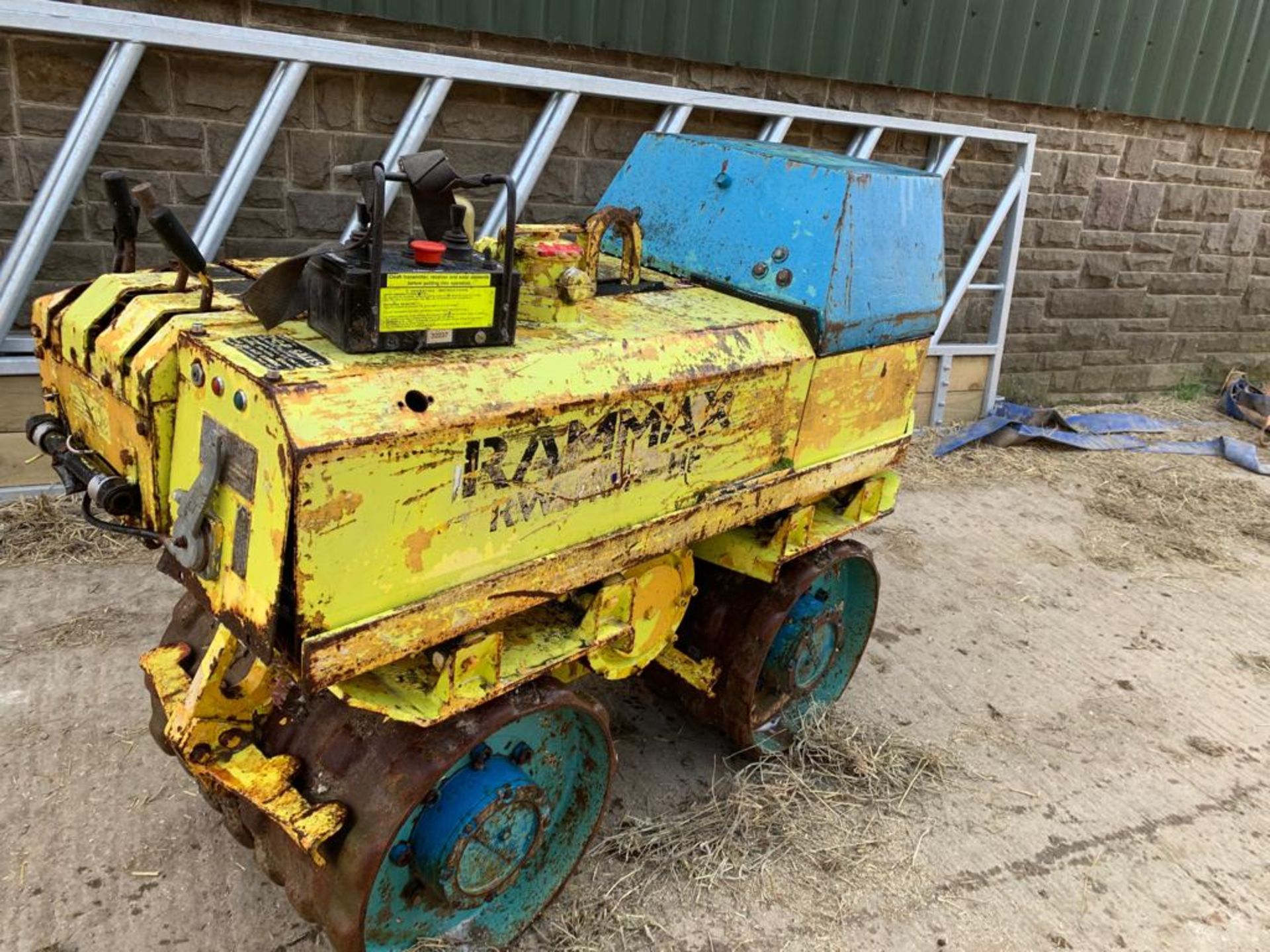 RAMMAX RW 1404 HF REMOTE CONTROLLED TRENCH ROLLER, HATZ DIESEL ENGINE *PLUS VAT* - Image 5 of 11