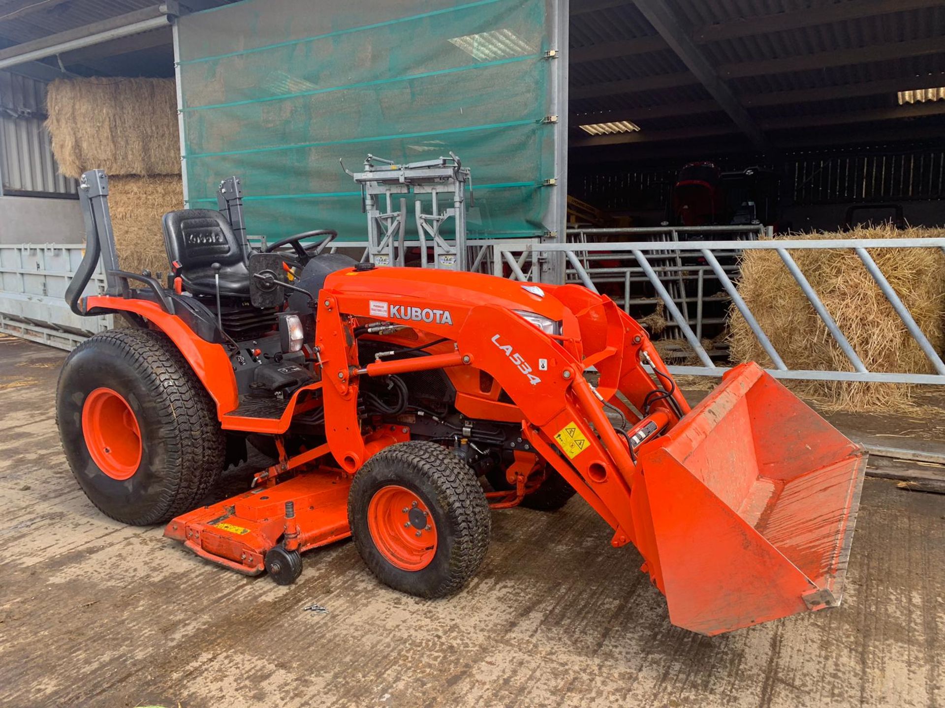 2015/15 REG KUBOTA B3150 COMPACT DIESEL TRACTOR WITH MID MOUNTED CUTTING DECK & LA534 LOADING SHOVEL - Bild 3 aus 16