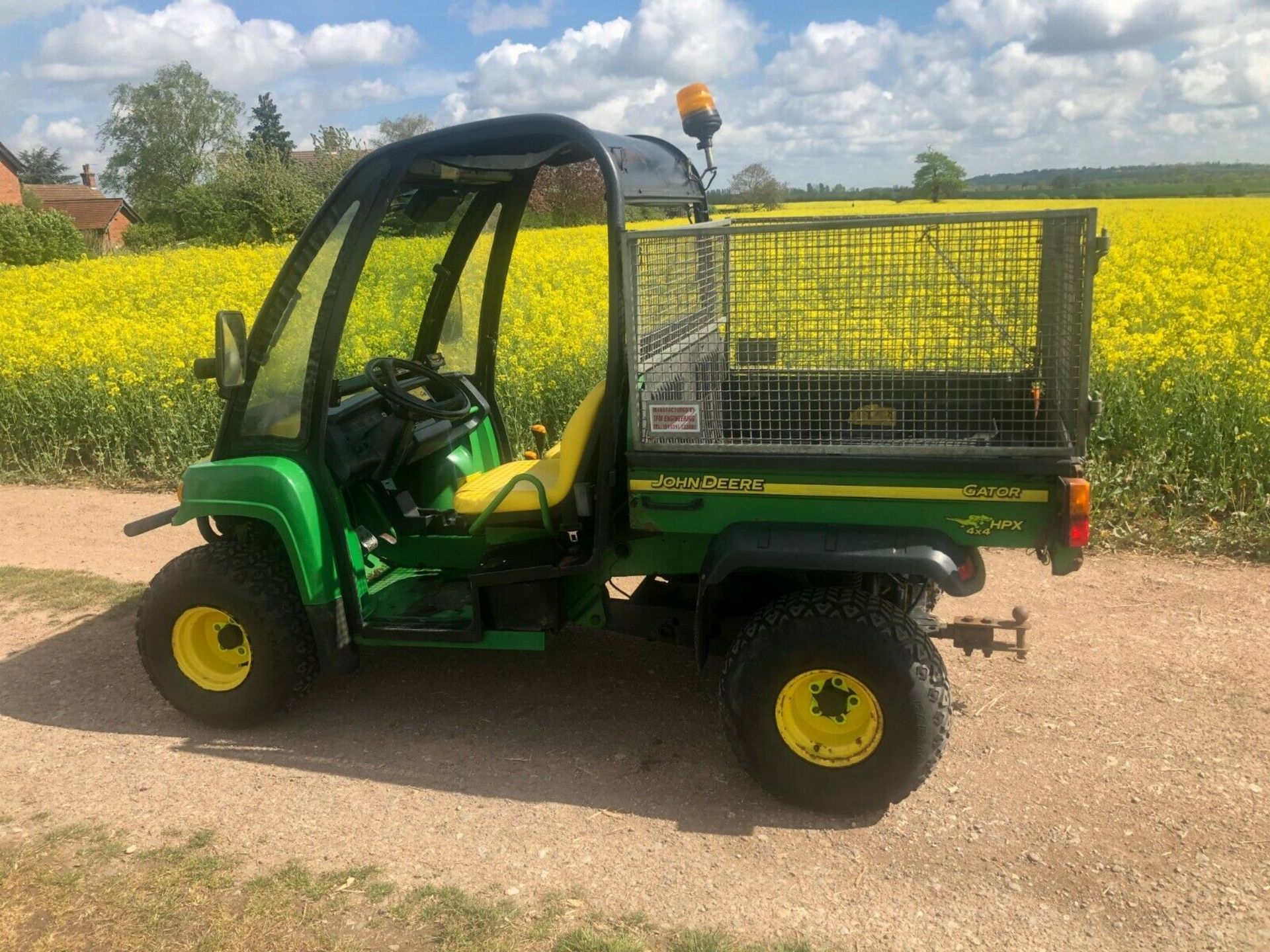 JOHN DEERE GATOR HPX UTILITY VEHICLE, 4x4, ELECTRIC TIPPING REAR BODY, 2102 HOURS, DIESEL *PLUS VAT* - Image 5 of 10