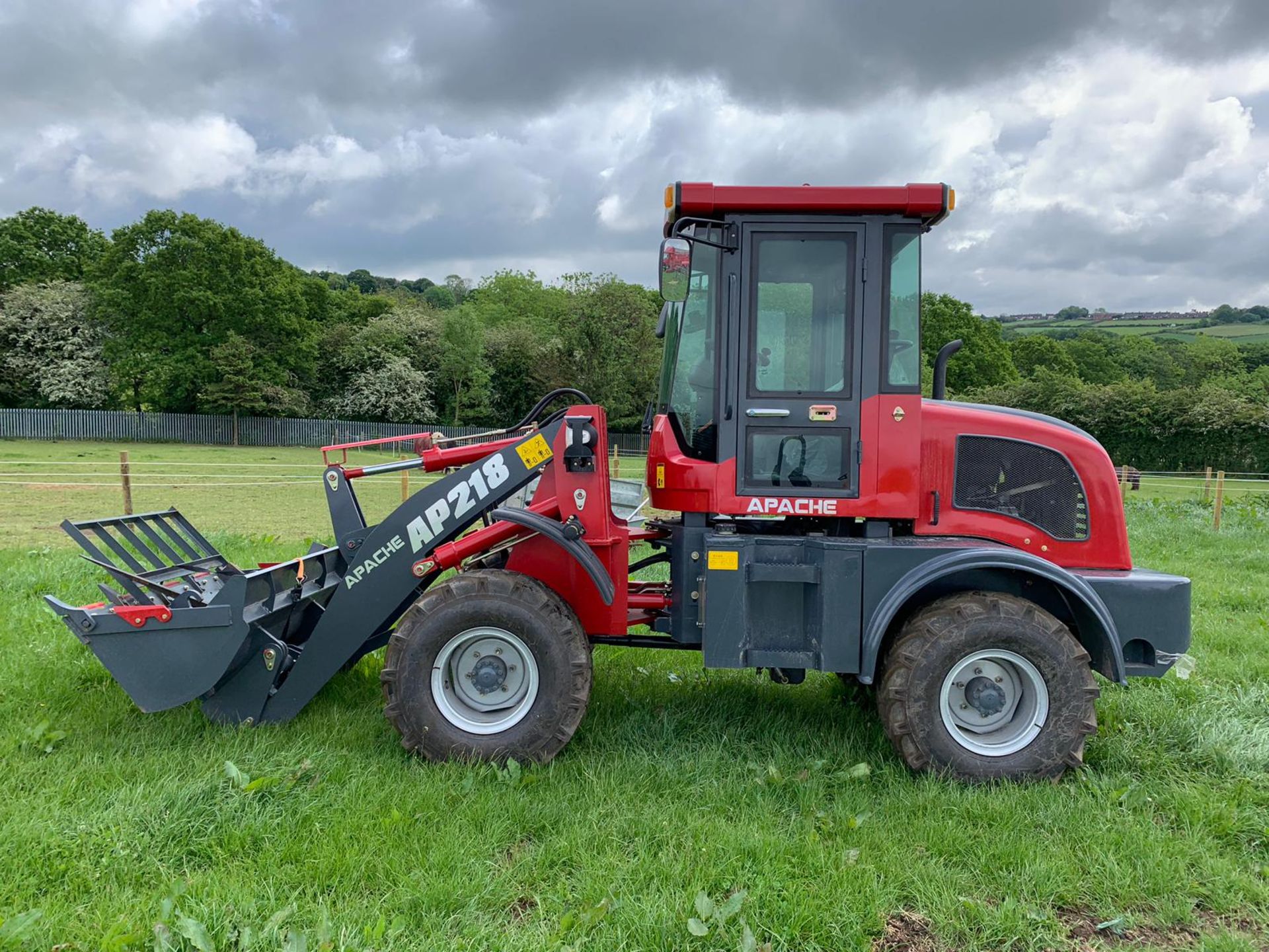 2019 APACHE AP218 RED/GREY WHEEL LOADER *PLUS VAT* - Image 2 of 15