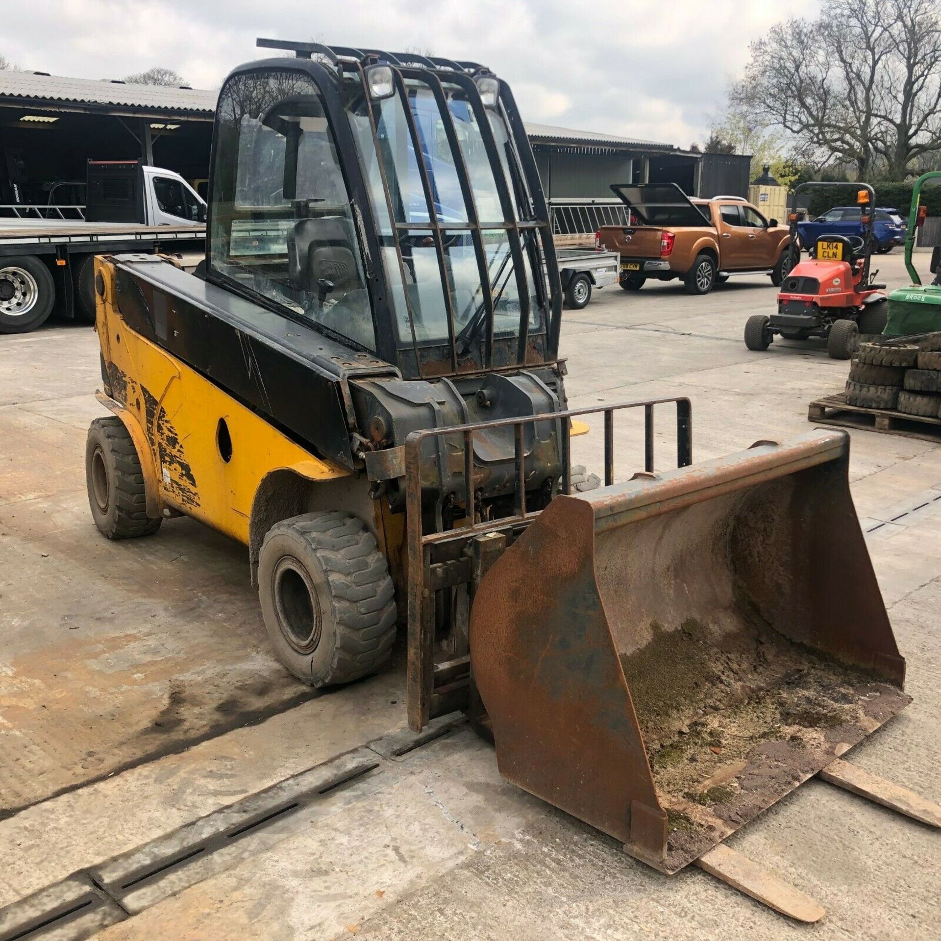 FORKLIFT JCB TELETRUK 35D, 3.5 TONNE, 4 x 4, YEAR 2006, C/W BUCKET & FORKS *PLUS VAT*