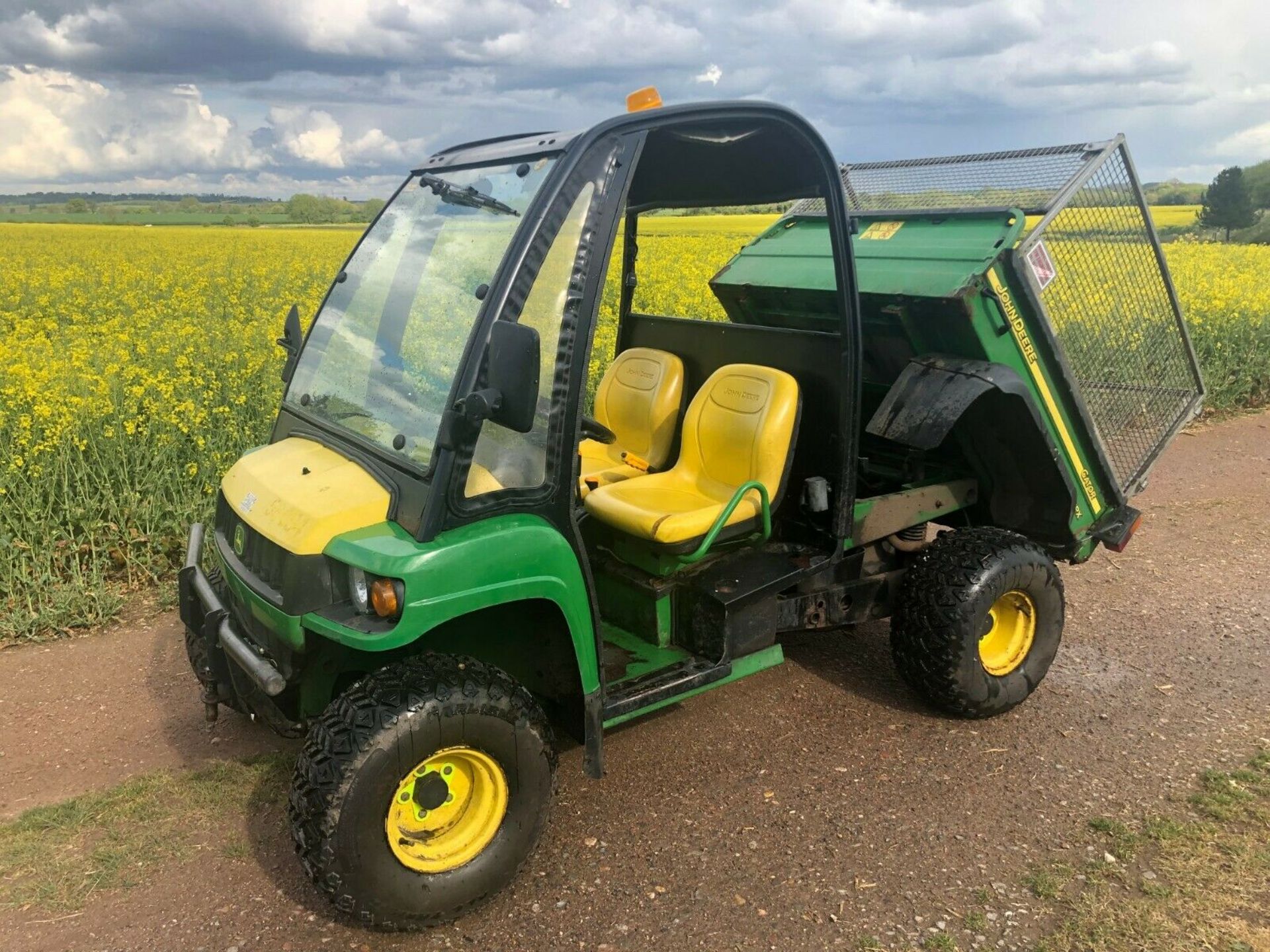 JOHN DEERE GATOR HPX UTILITY VEHICLE, 4x4, ELECTRIC TIPPING REAR BODY, 2102 HOURS, DIESEL *PLUS VAT* - Image 2 of 10