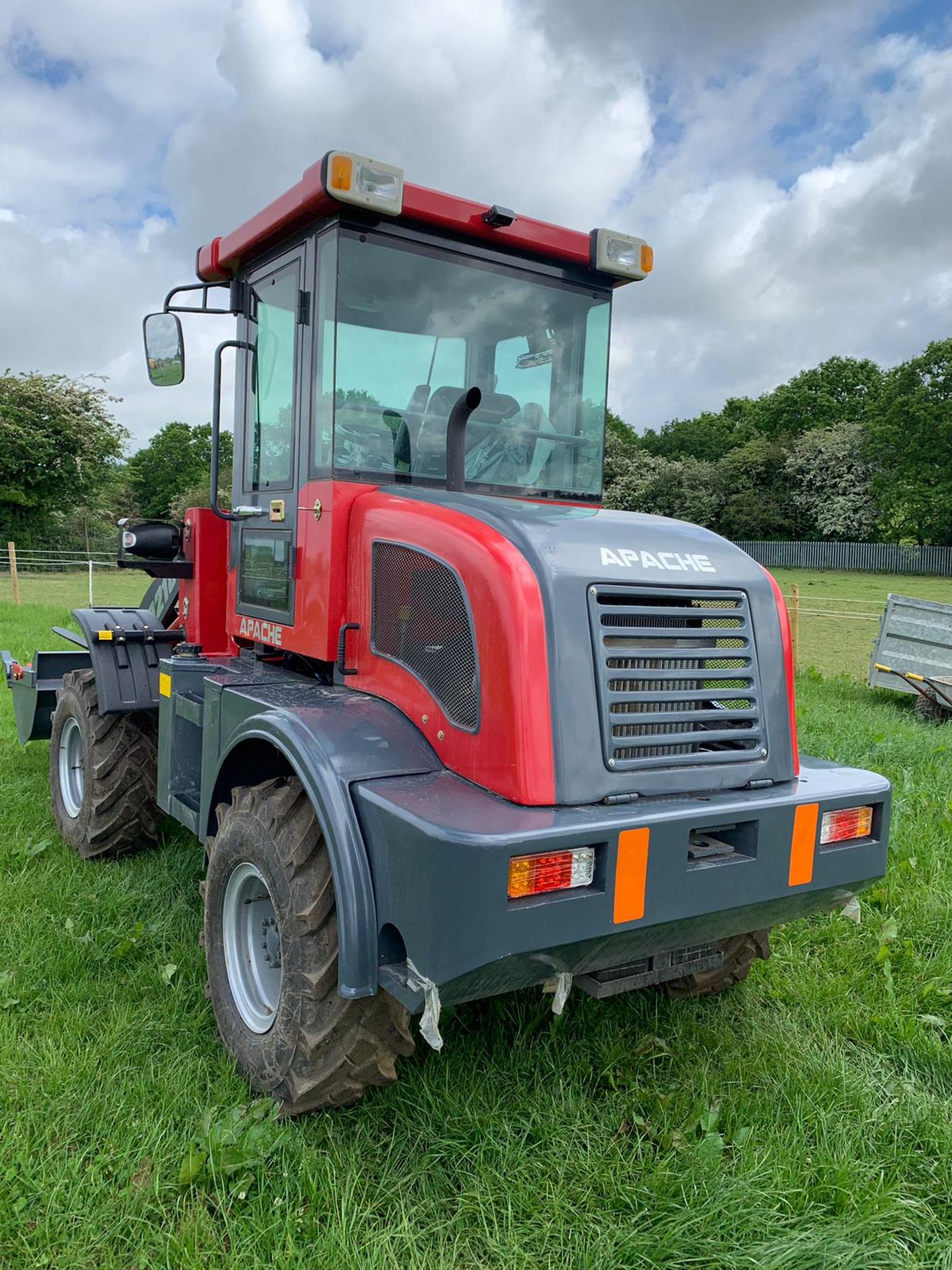 2019 APACHE AP218 RED/GREY WHEEL LOADER *PLUS VAT* - Image 4 of 15