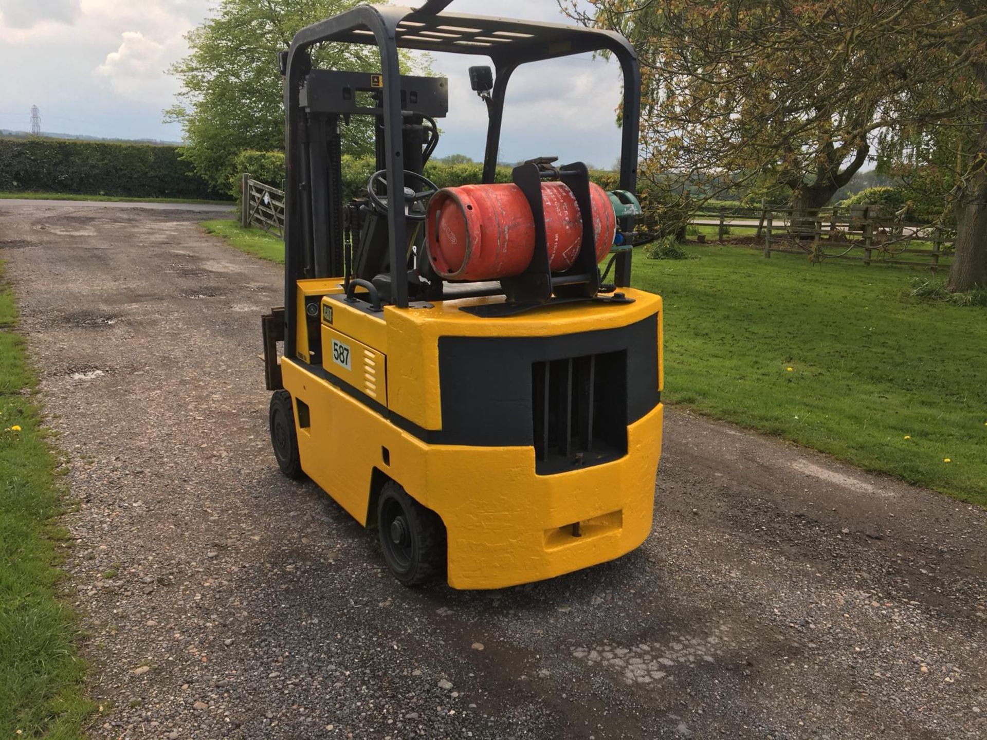 1990 CATERPILLAR T50DSA 2750 KG GAS POWERED FORKLIFT WITH TRIPLEX MAST *PLUS VAT* - Image 5 of 17